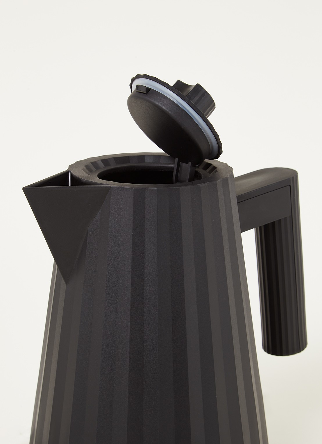 Alessi Plissé waterkoker 1 liter - detail zwart