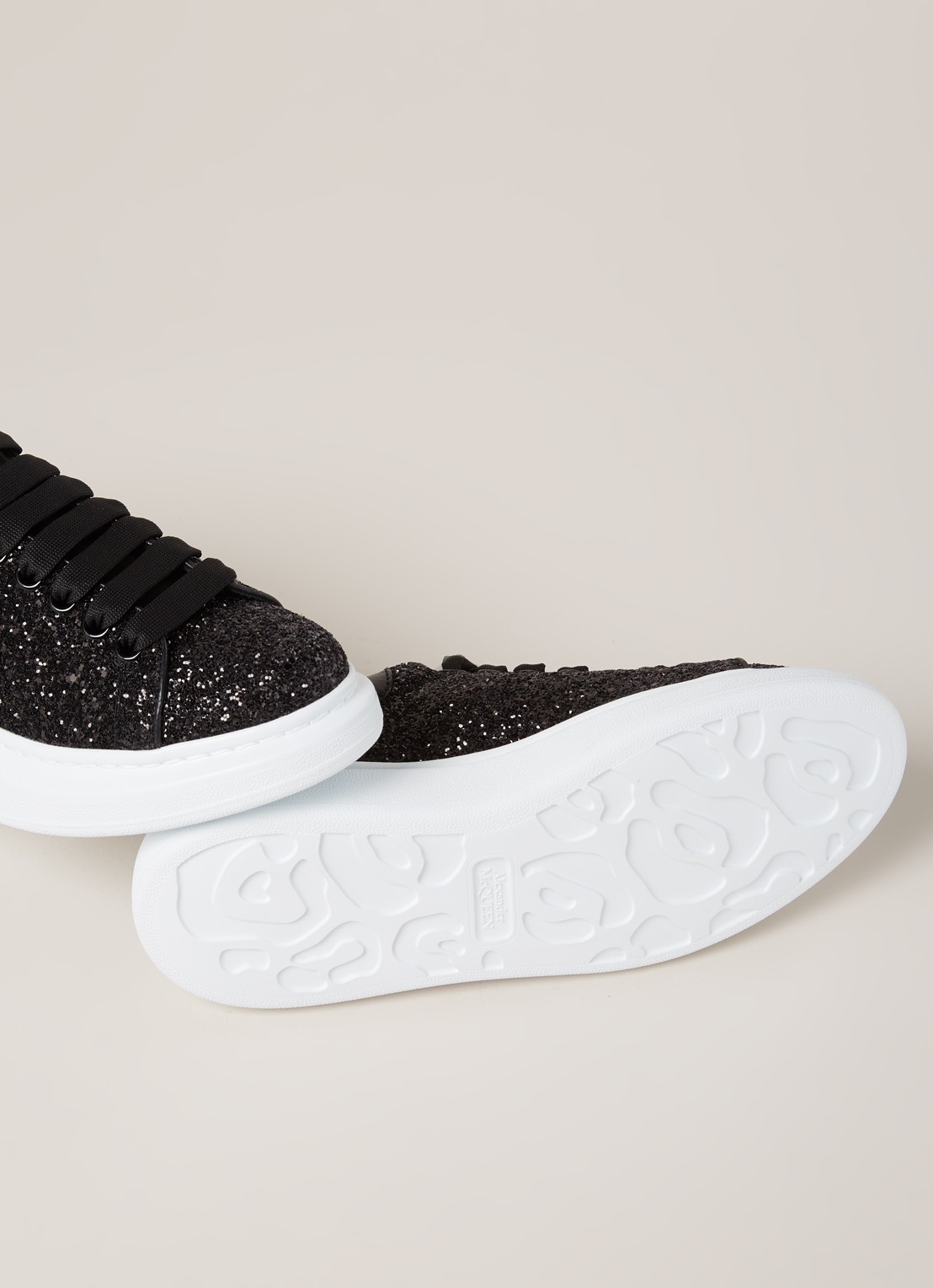 Alexander McQueen Oversized sneaker van kalfsleer met glitter  - detail 5 zwart