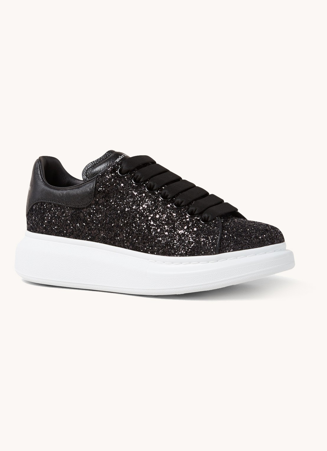 Alexander McQueen Oversized sneaker van kalfsleer met glitter  - voorkant zwart
