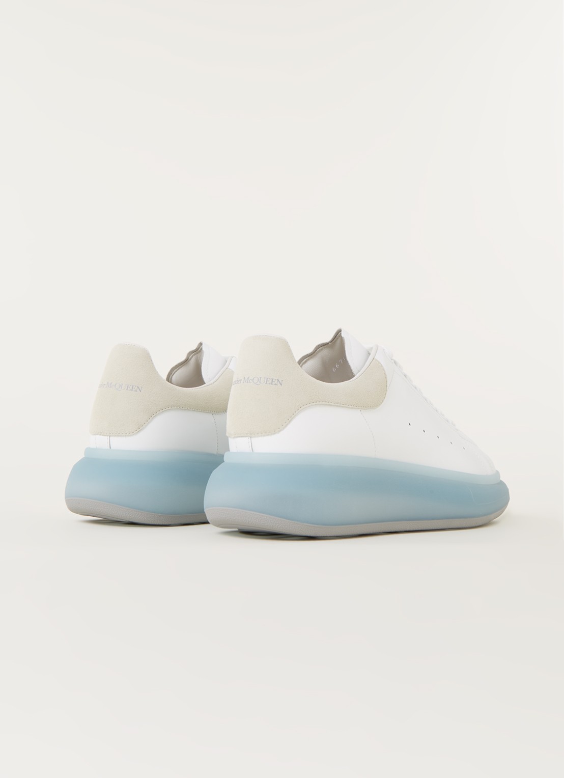 Alexander McQueen Oversized sneaker van kalfsleer met suède details - detail 2 wit