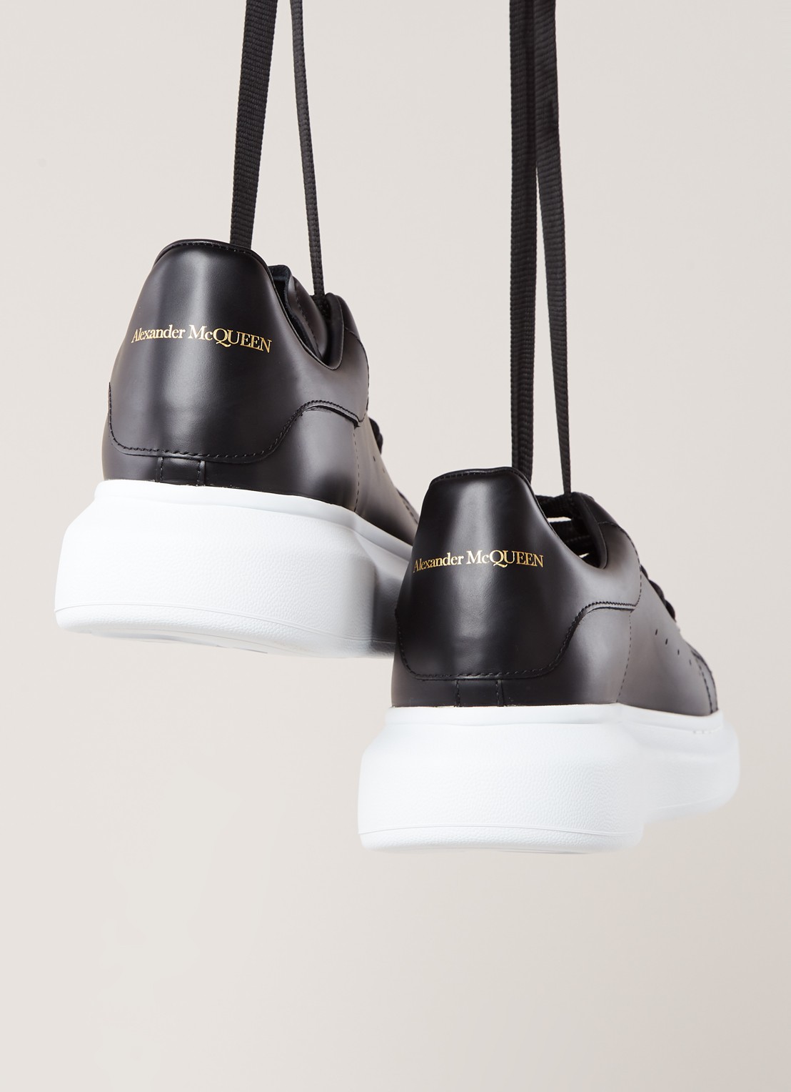 Alexander McQueen Oversized sneaker van kalfsleer - detail 4 zwart