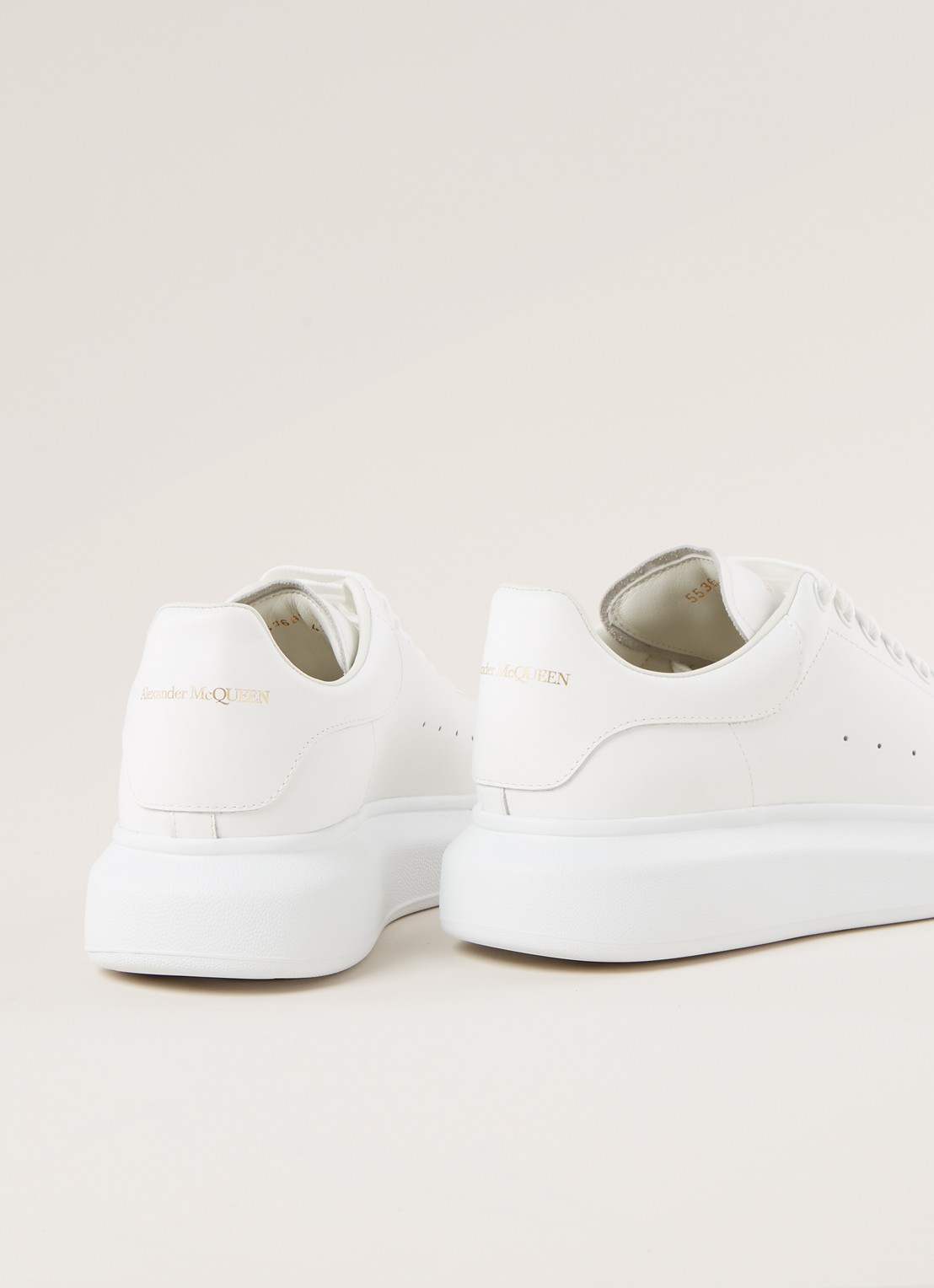 Alexander McQueen Oversized sneaker van kalfsleer - detail 3 wit