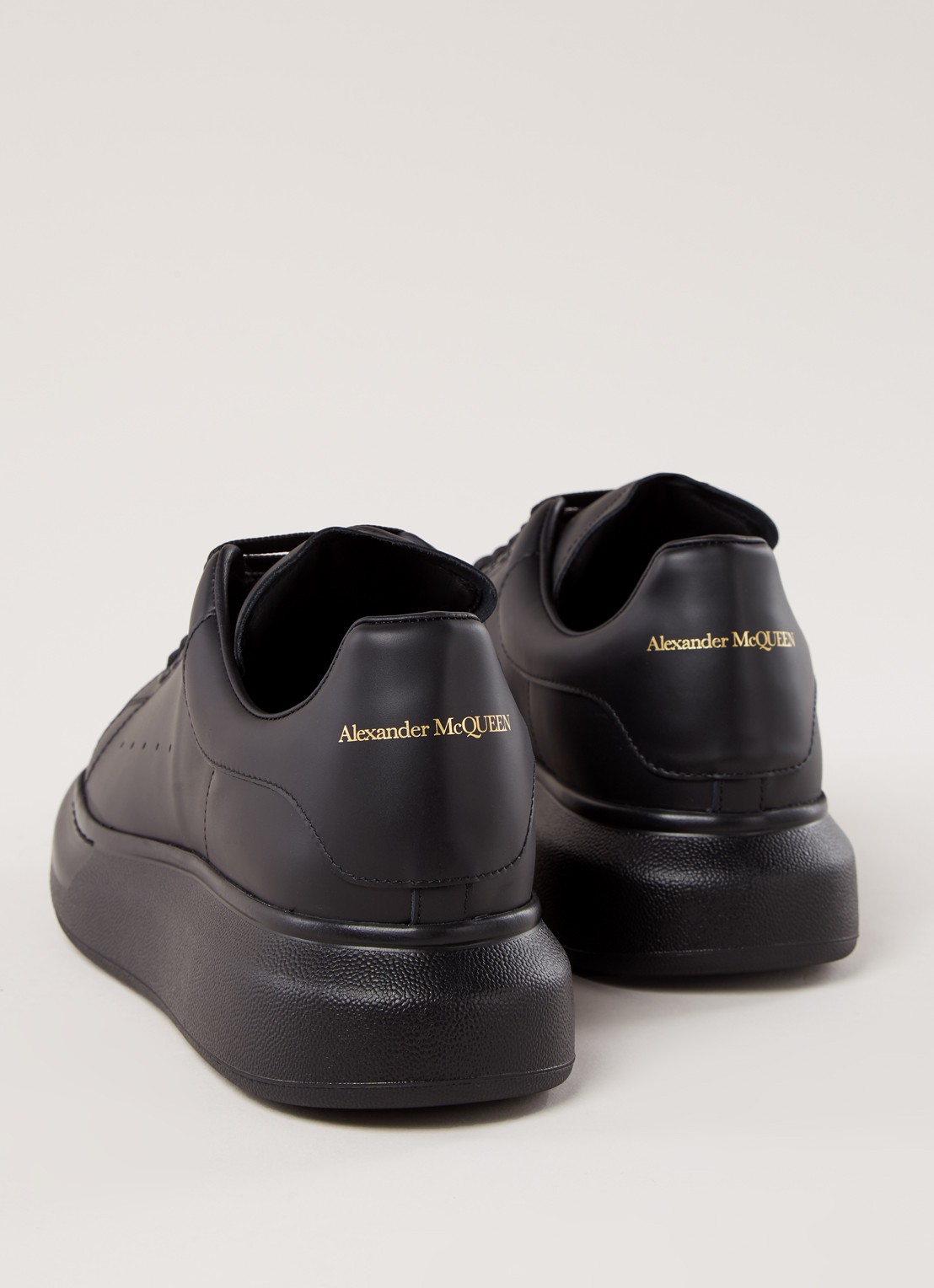 Alexander McQueen Oversized sneaker van kalfsleer - detail 4 zwart