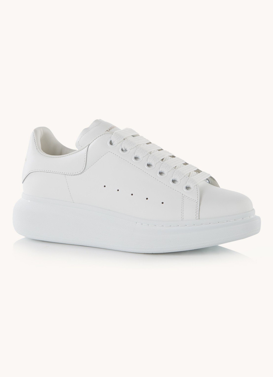 Alexander McQueen Oversized sneaker van kalfsleer - voorkant wit