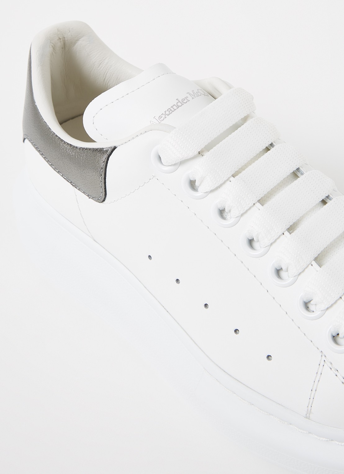 Alexander McQueen Oversized sneaker van kalfsleer - detail 5 wit