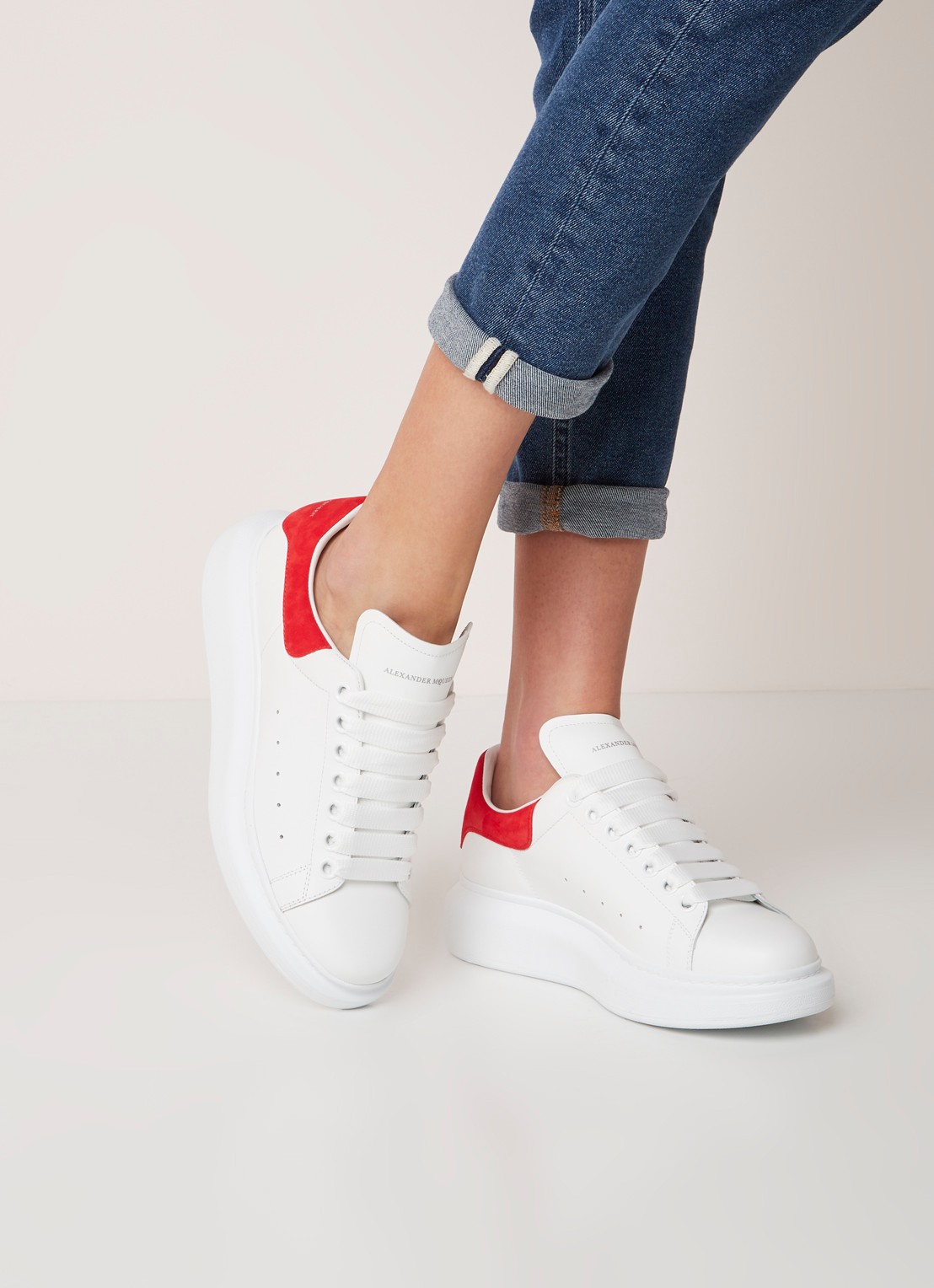 Alexander McQueen Oversized sneaker van kalfsleer - voorkant 5 wit