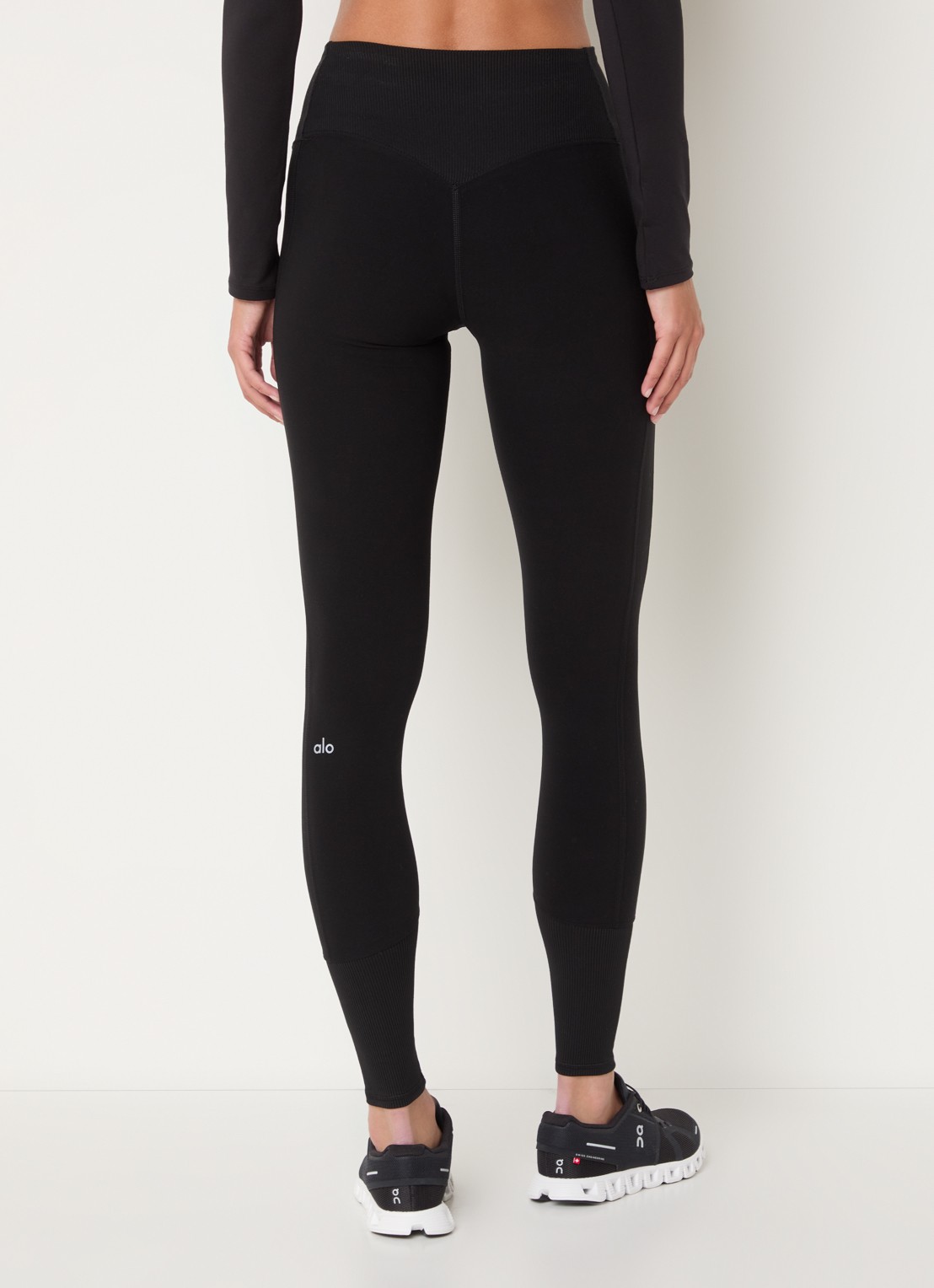Alo Yoga High waist trainingslegging met logo - achterkant zwart