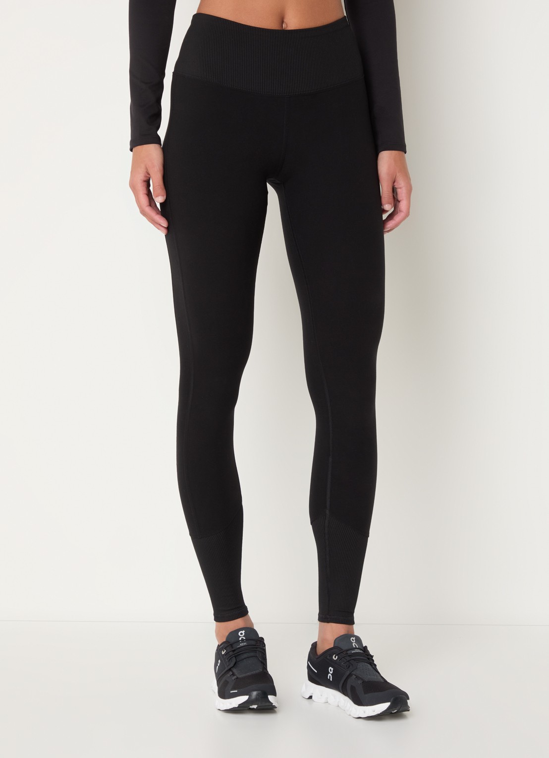 Alo Yoga High waist trainingslegging met logo - detail 4 zwart