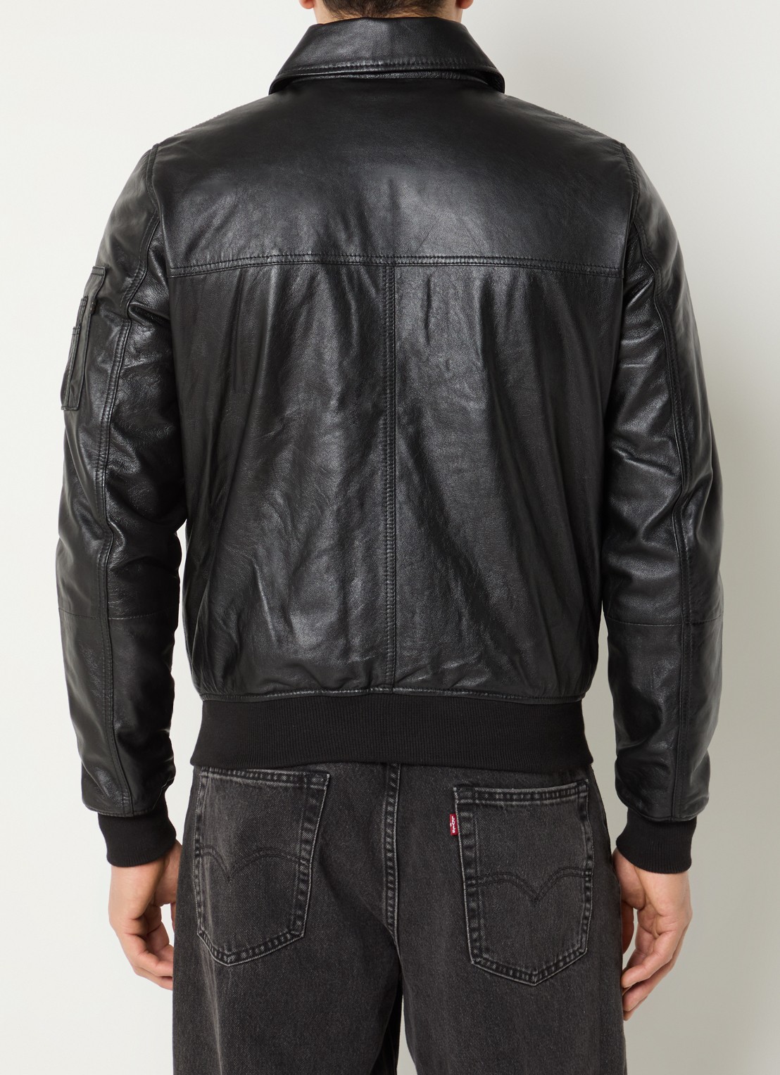 Alpha Industries CW-45 bomberjack van leer met klepzakken - achterkant zwart