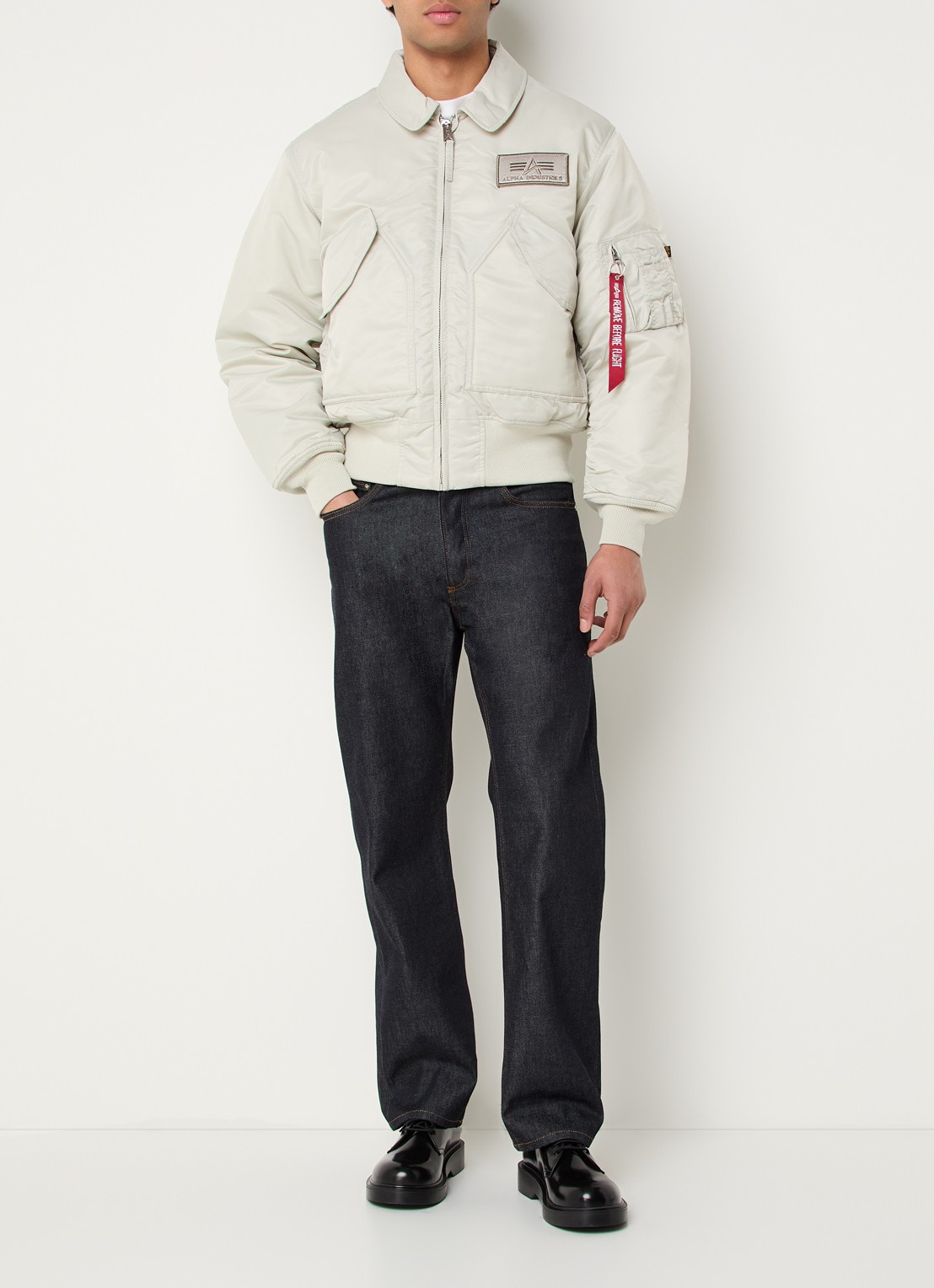 Alpha Industries CWU-45 bomberjack met logoborduring - voorkant 2 lichtgrijs