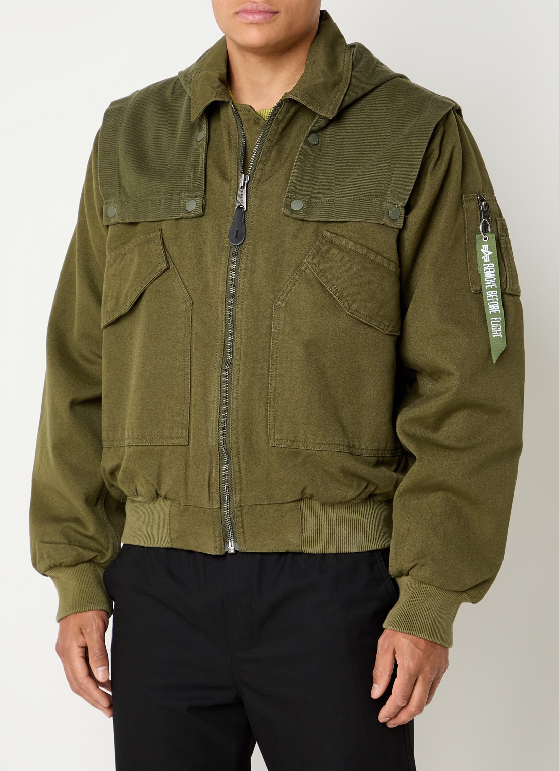 Alpha Industries CWU-45/P D-Tec gewatteerd bomberjack met capuchon - detail 2 olijfgroen