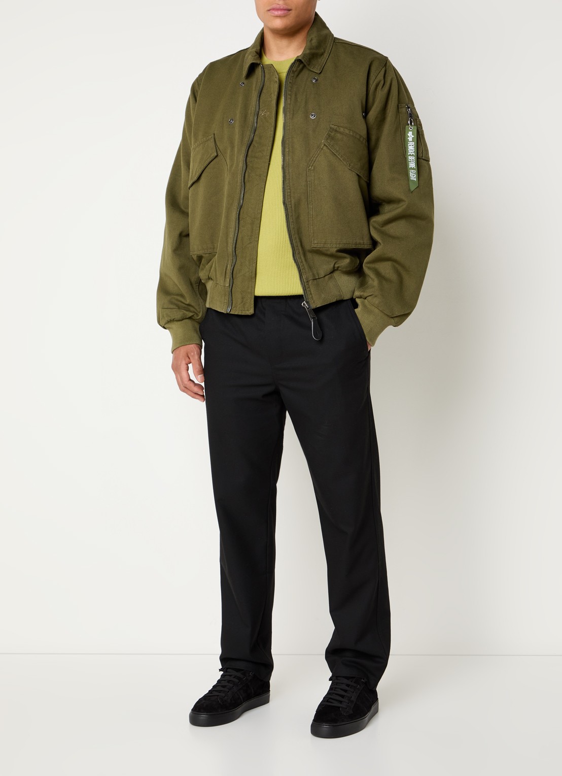 Alpha Industries CWU-45/P D-Tec gewatteerd bomberjack met capuchon - voorkant 4 olijfgroen