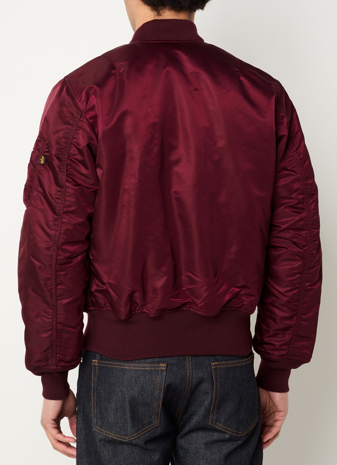 Alpha Industries MA-1 gewatteerd bomberjack met klepzakken - achterkant 5 bordeauxrood