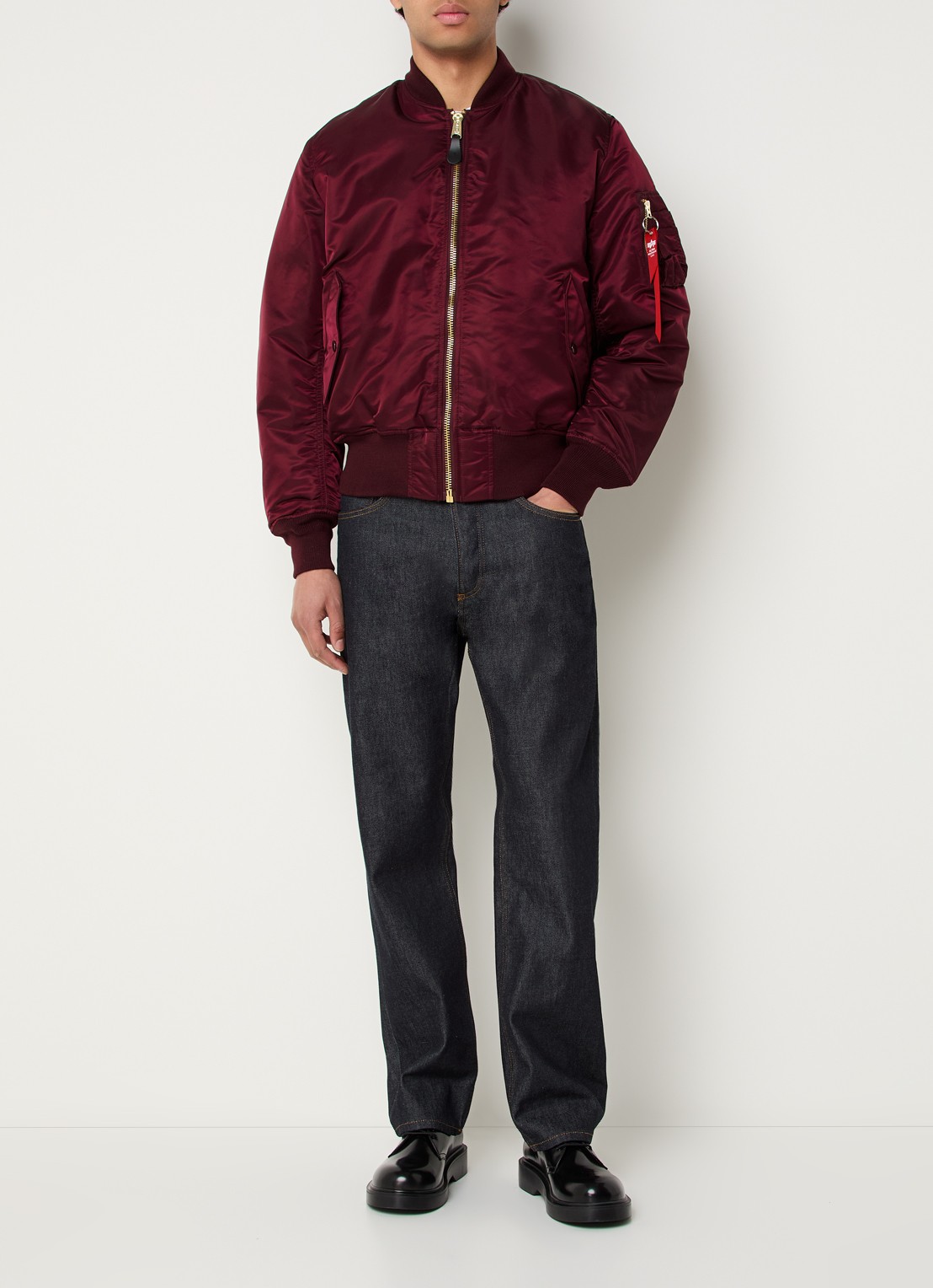 Alpha Industries MA-1 gewatteerd bomberjack met klepzakken - voorkant 4 bordeauxrood