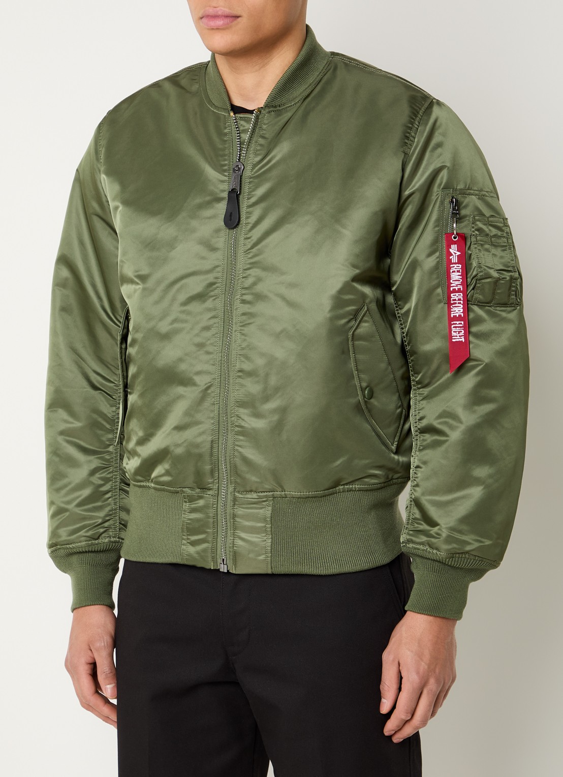 Alpha Industries MA-1 gewatteerd bomberjack met klepzakken - detail olijfgroen