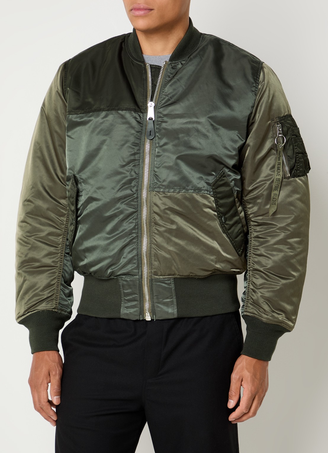 Alpha Industries MA-1 gewatteerd bomberjack met steekzakken - detail 3 groen