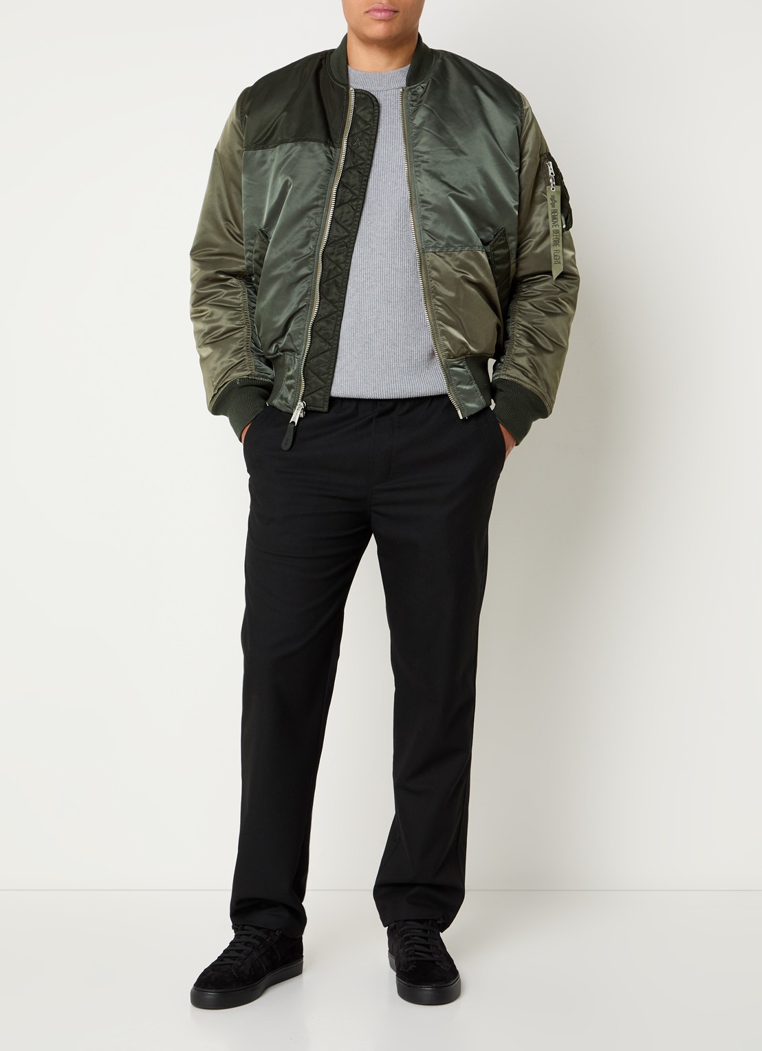 Alpha Industries MA-1 gewatteerd bomberjack met steekzakken - voorkant 2 groen