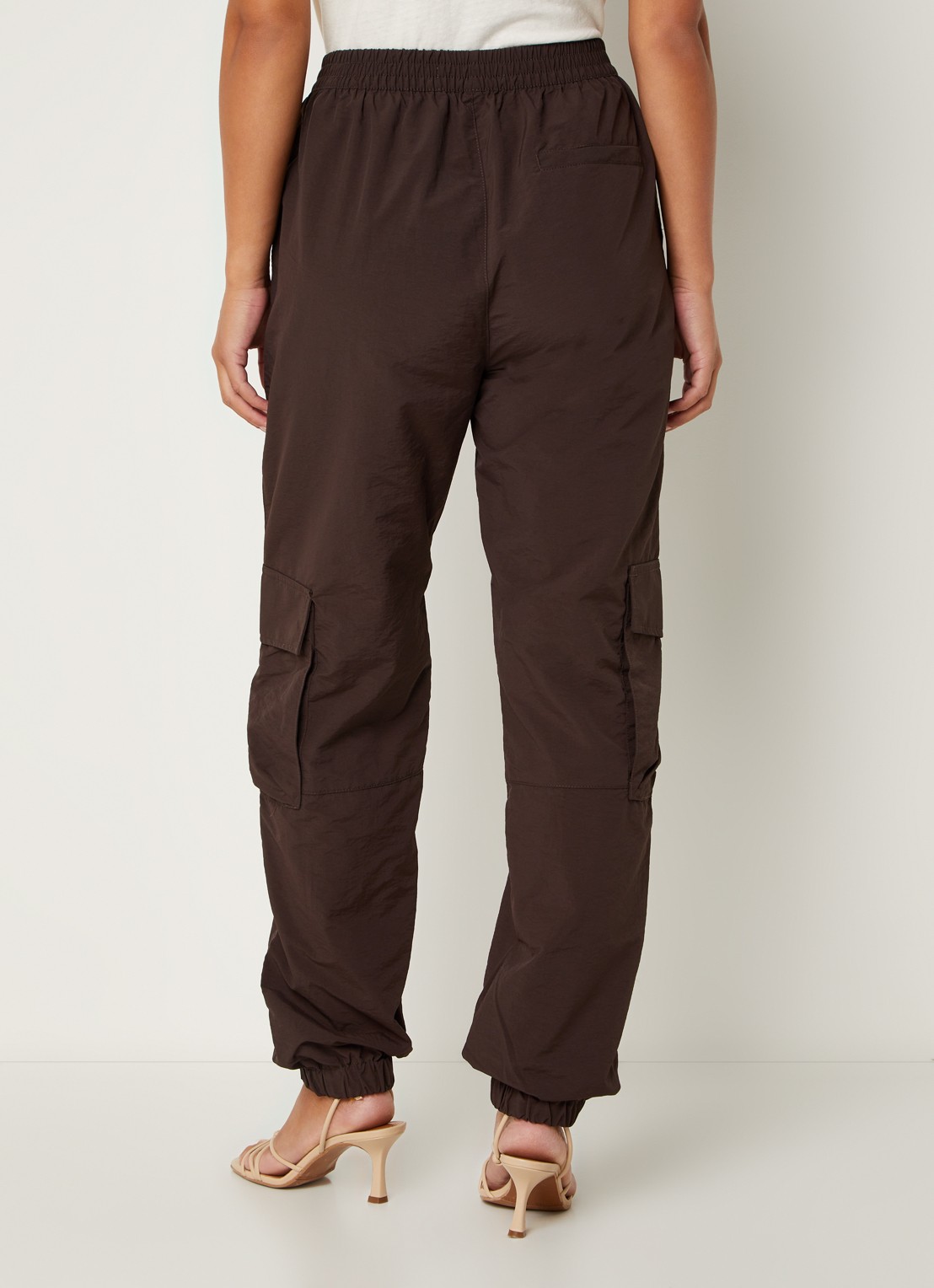 America Today Perry high waist tapered fit cargobroek  - achterkant bruin
