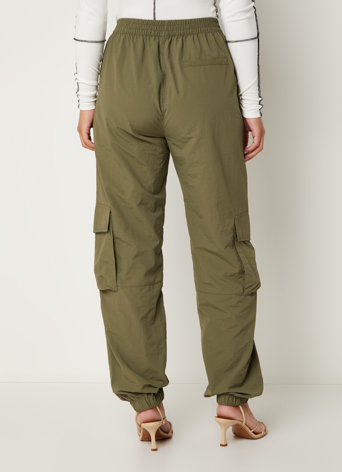 America Today Perry high waist tapered fit cargobroek  - achterkant legergroen
