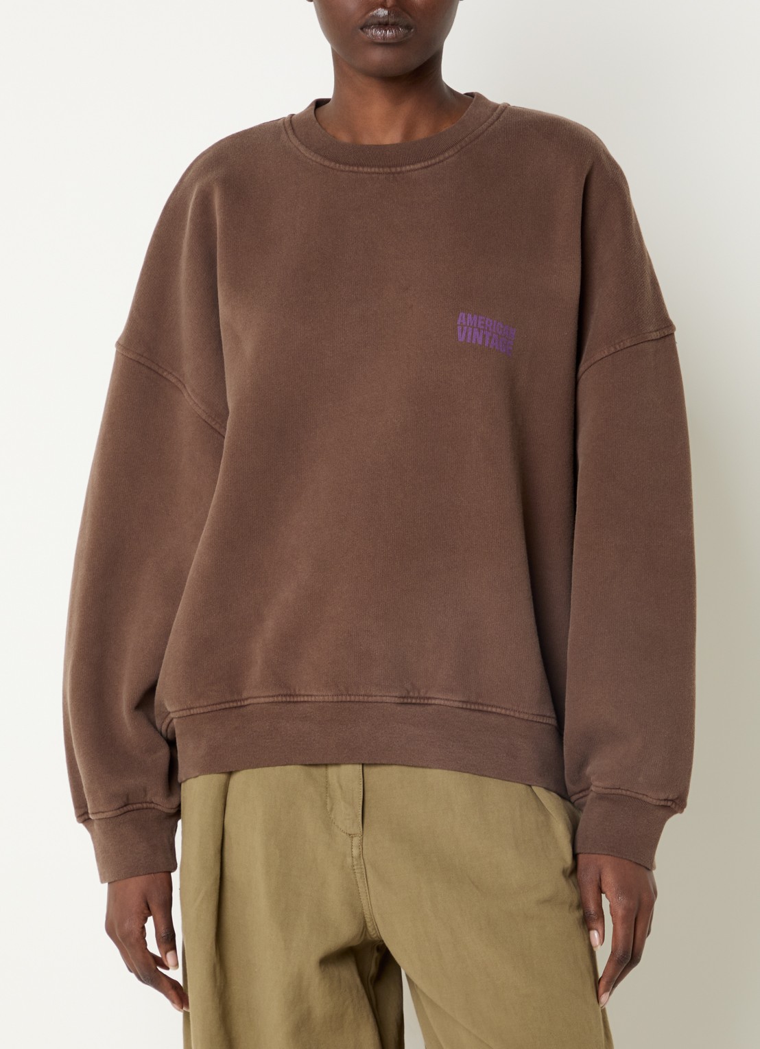 American Vintage Plizzy sweater met logo - detail 4 bruin