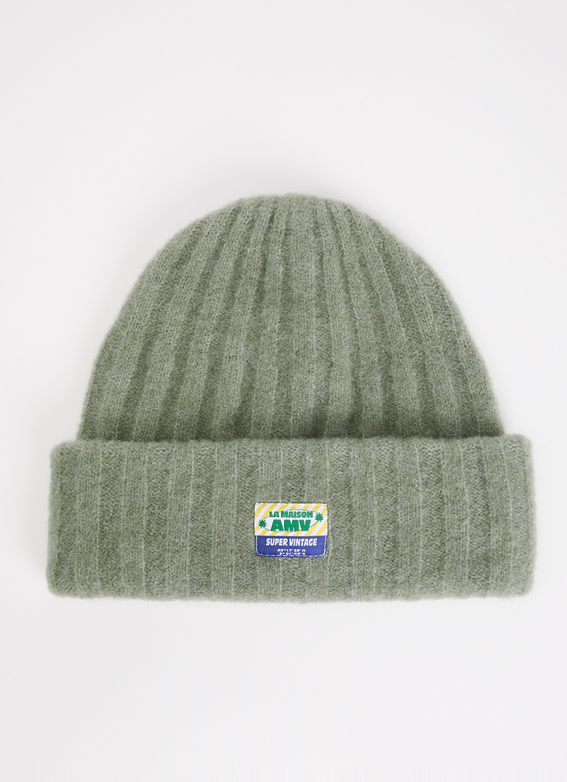 American Vintage Vitow fijngebreide muts in alpaca wolblend - voorkant lindegroen