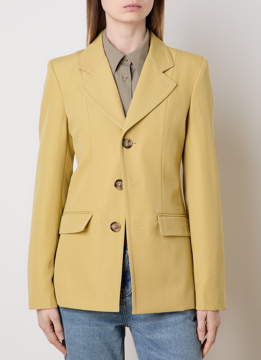 AMI Paris Blazer van scheerwol met klepzakken - detail okergeel