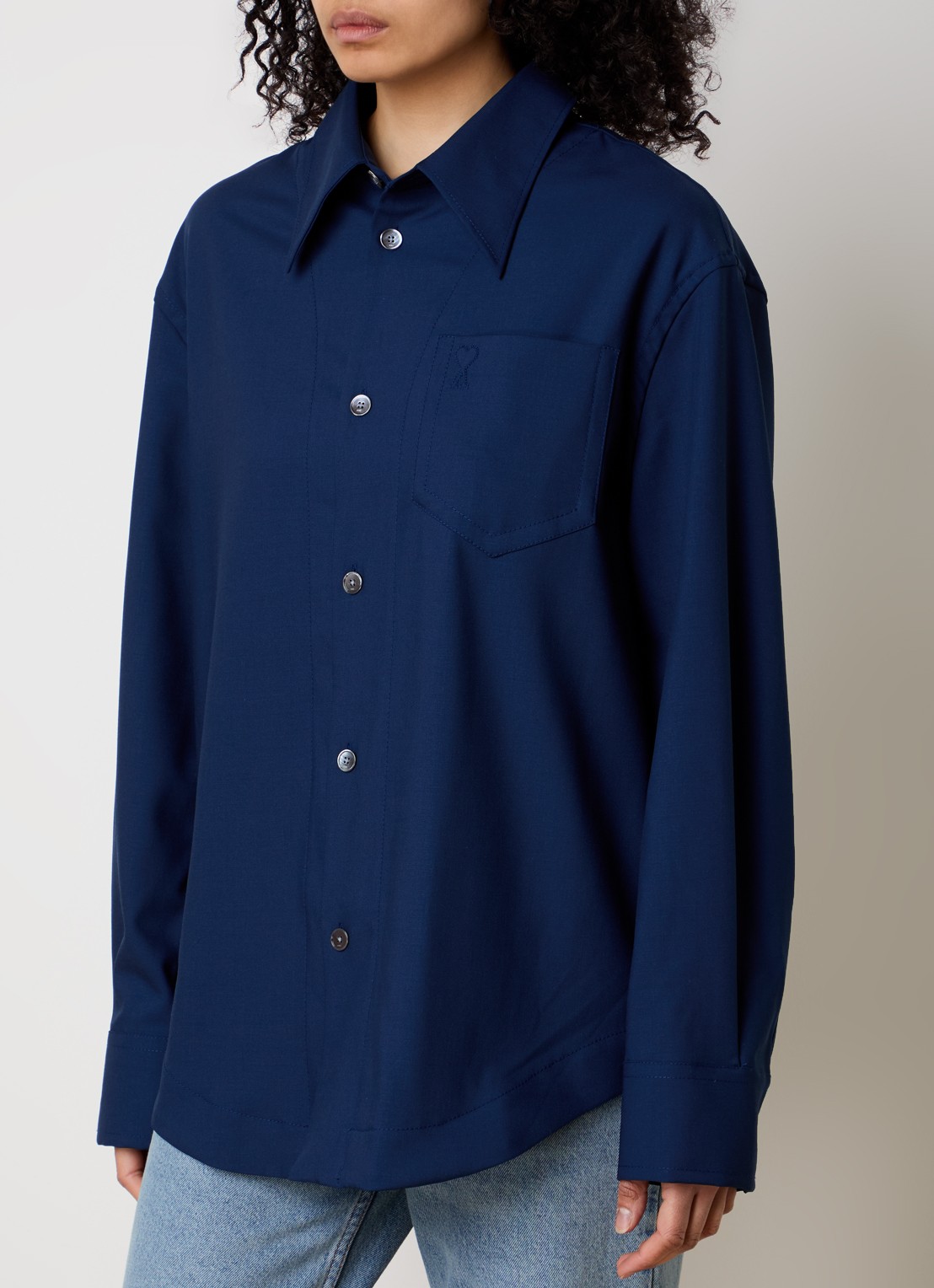 AMI Paris Blouse met borstzak - detail donkerblauw