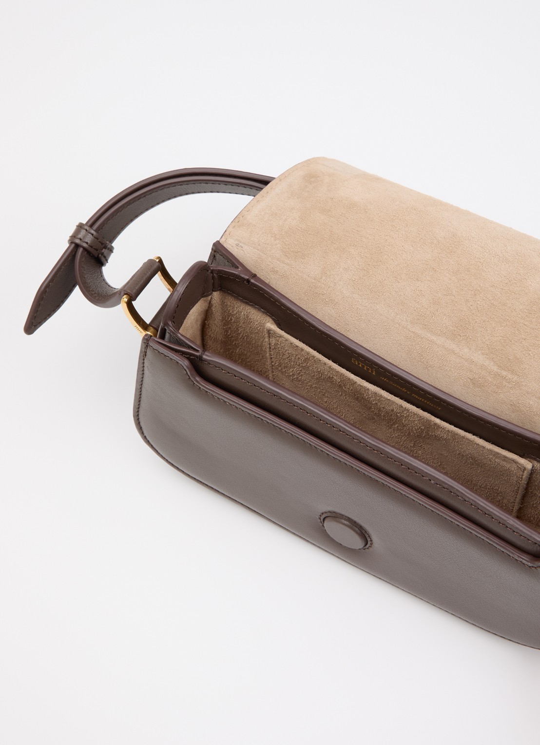 AMI Paris Crossbodytas van leer met verstelbare schouderriem - detail 3 hazelnootbruin
