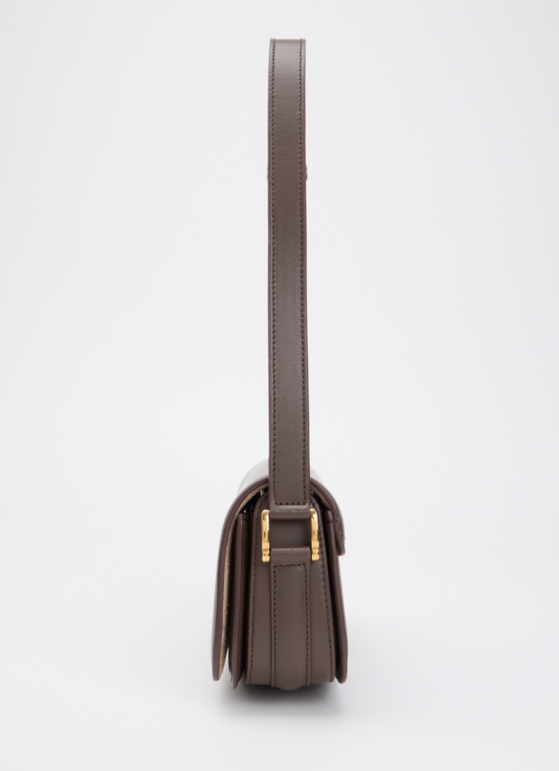 AMI Paris Crossbodytas van leer met verstelbare schouderriem - detail 4 hazelnootbruin
