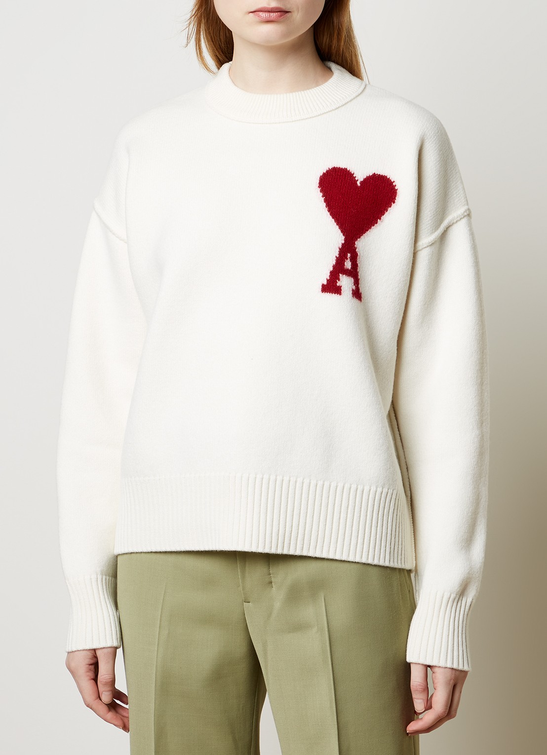 AMI Paris Fijngebreide pullover van wol met logo - detail 4 gebroken wit