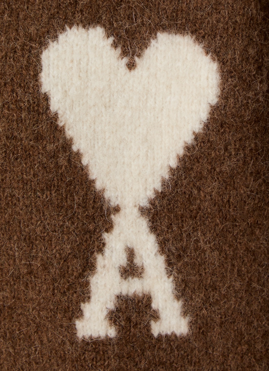 AMI Paris Fijngebreide trui in alpaca wolblend met logo - detail 4 bruin
