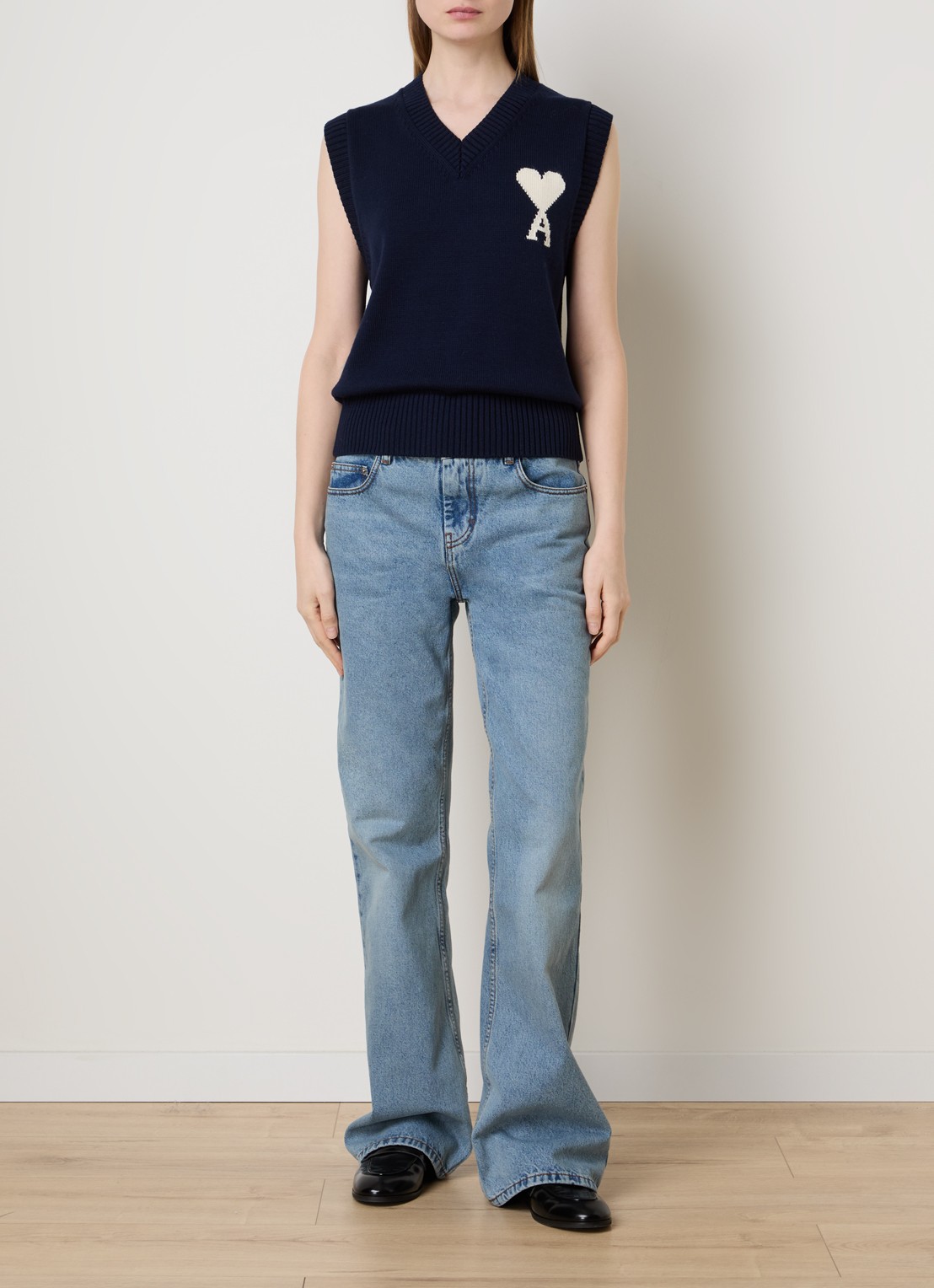 AMI Paris Grofgebreide spencer in scheerwolblend met ingebreid logo - voorkant 2 donkerblauw