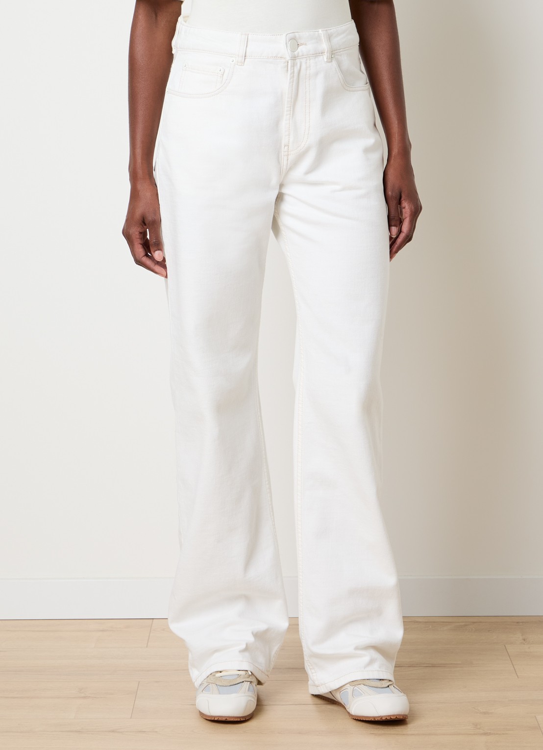 AMI Paris High waist flared jeans met gekleurde wassing - detail gebroken wit