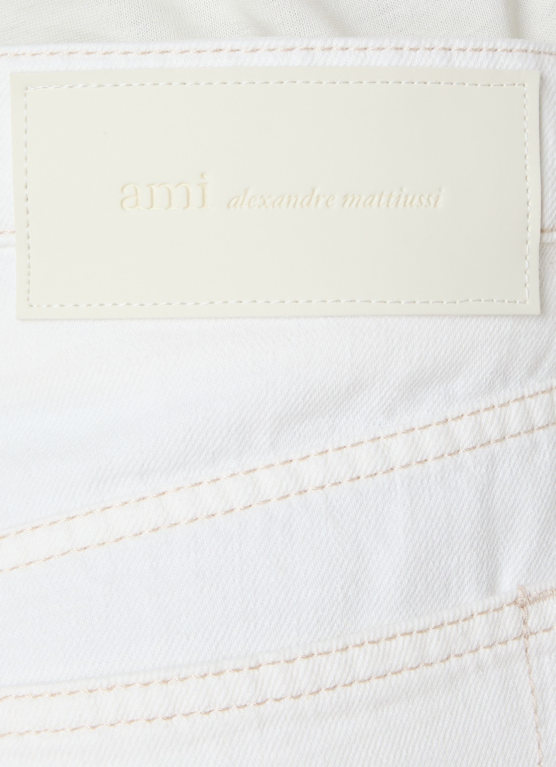 AMI Paris High waist flared jeans met gekleurde wassing - detail 3 gebroken wit