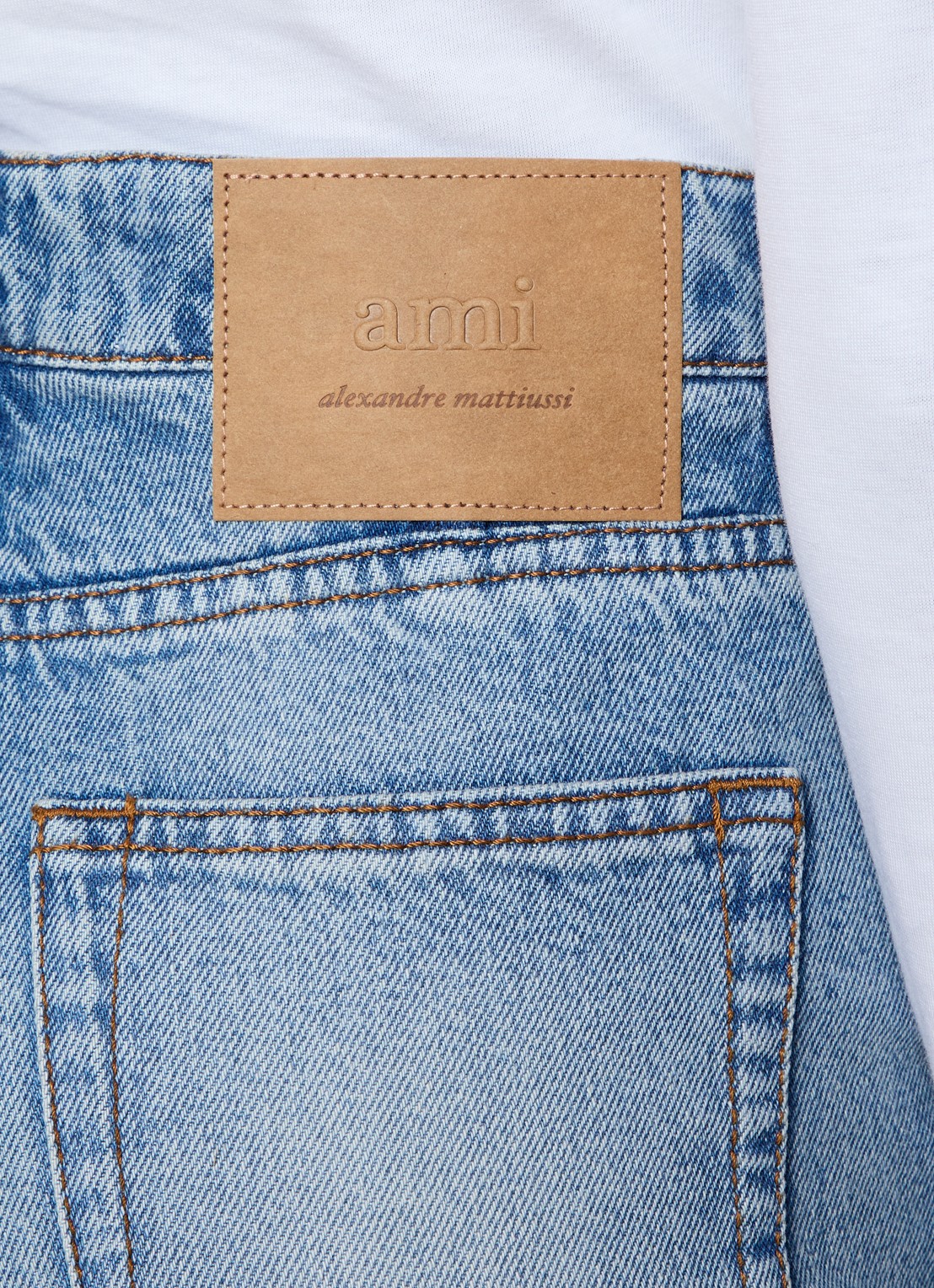 AMI Paris High waist flared jeans met lichte wassing - detail 4 indigo