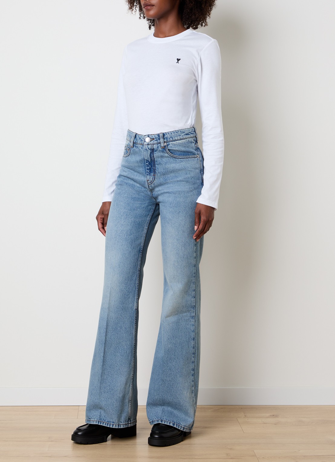 AMI Paris High waist flared jeans met lichte wassing - voorkant 6 indigo