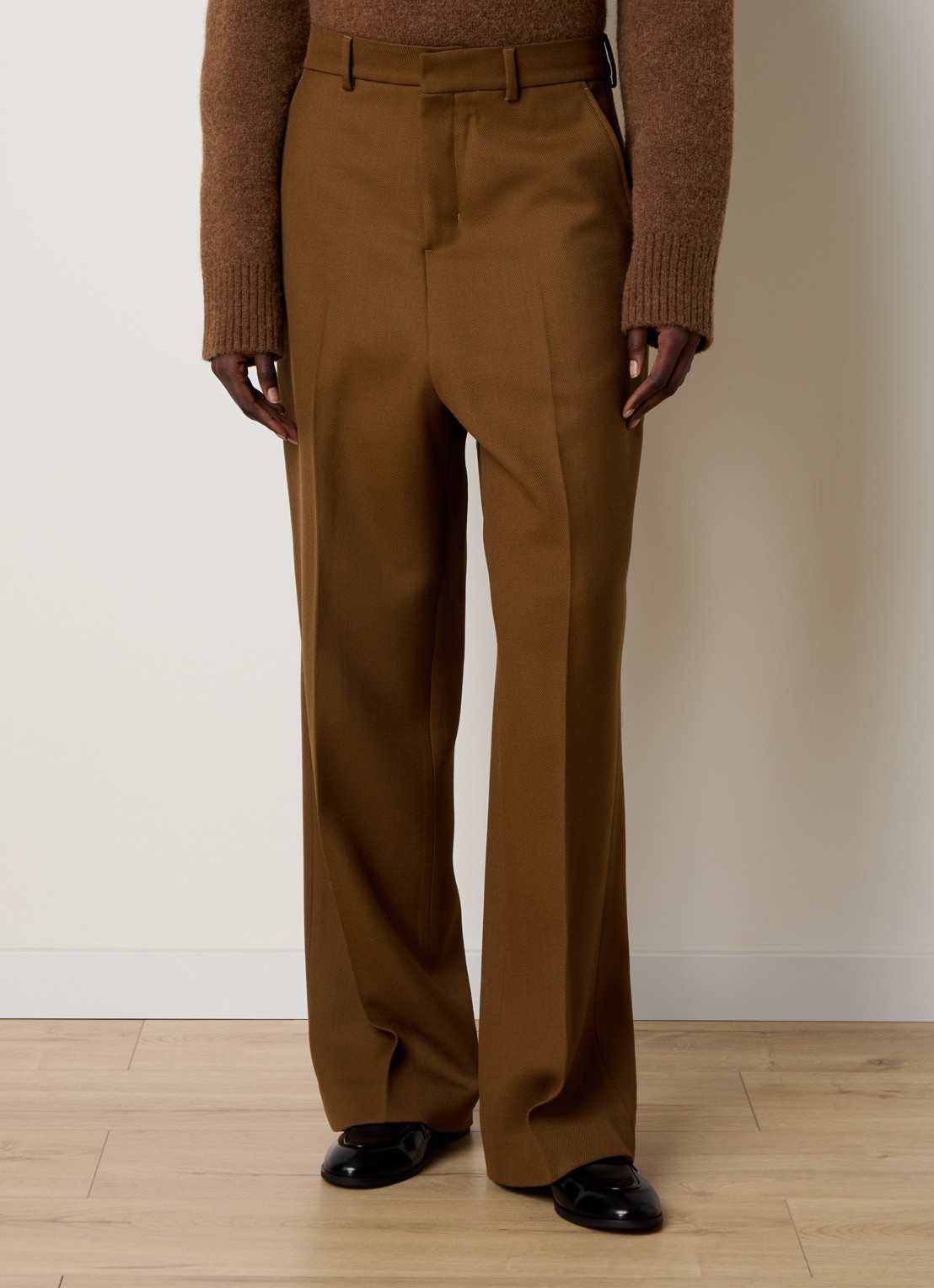AMI Paris High waist wide fit pantalon met steekzakken - detail bruin