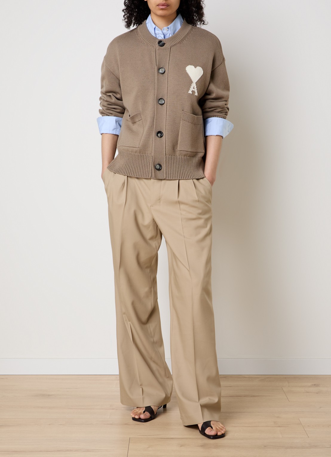 AMI Paris High waist wide fit pantalon van scheerwol - voorkant 2 beige