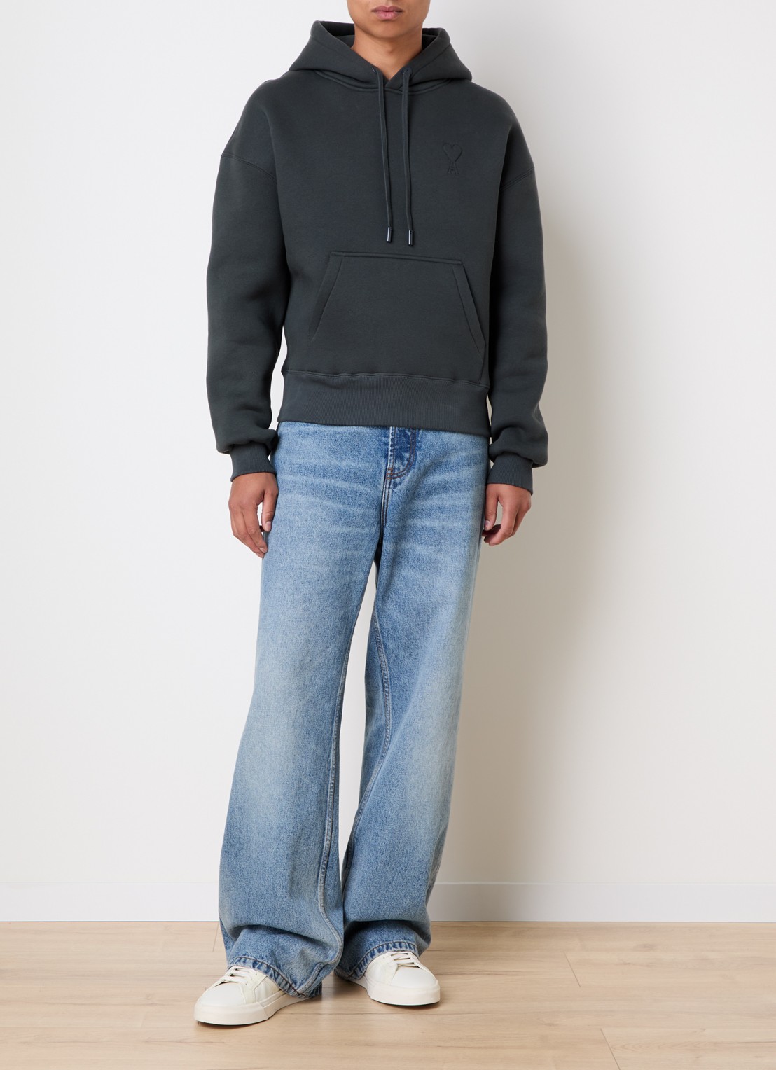 AMI Paris Hoodie met logoborduring - voorkant 3 antraciet