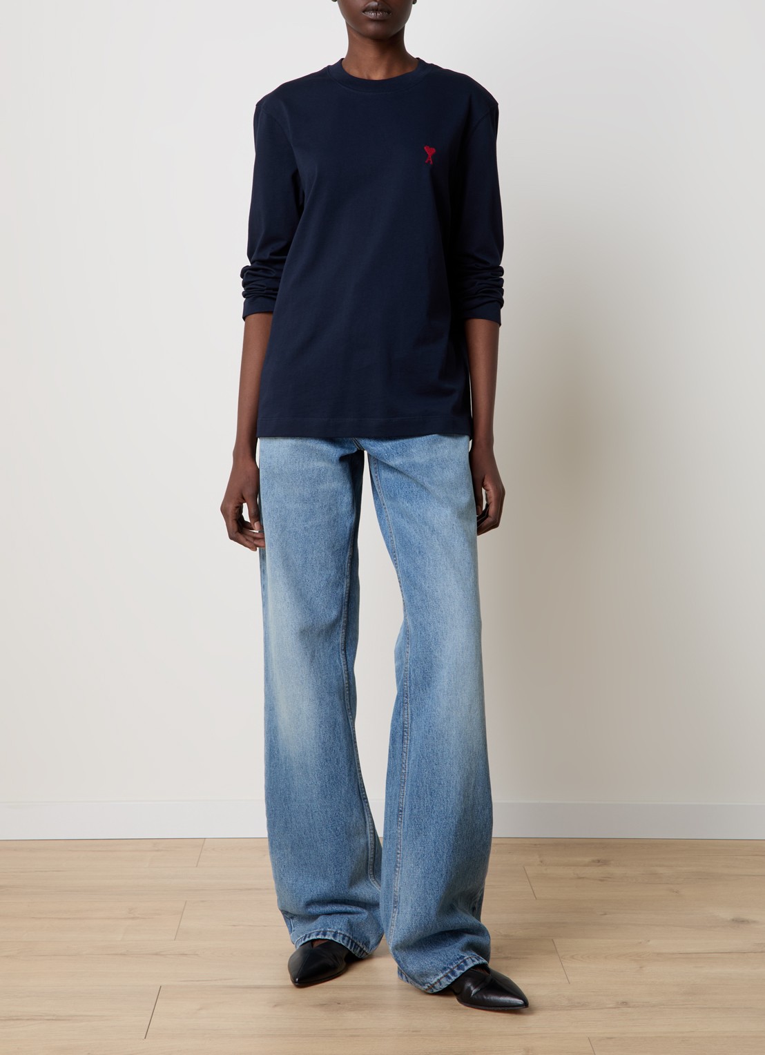 AMI Paris Longsleeve van  katoen met logoborduring  - voorkant 5 donkerblauw