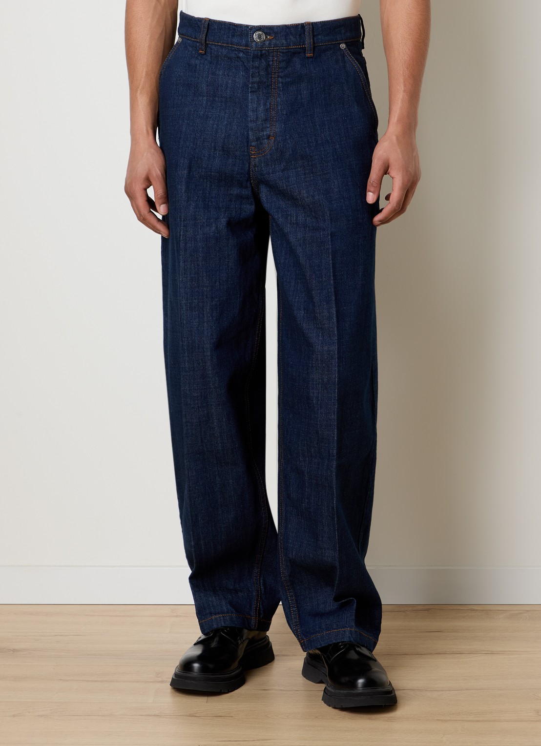AMI Paris Loose fit jeans met donkere wassing  - detail 4 indigo