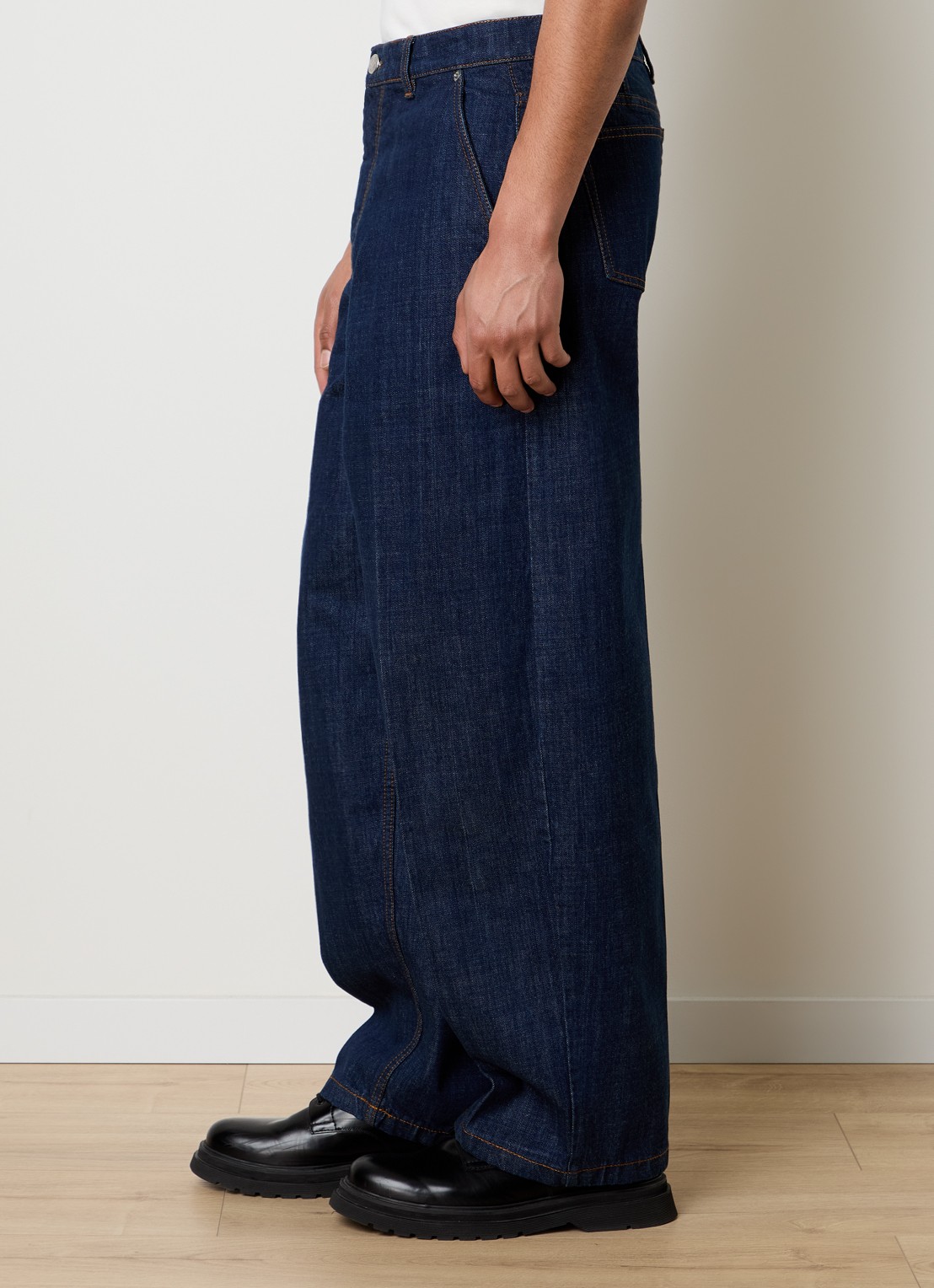 AMI Paris Loose fit jeans met donkere wassing  - detail 5 indigo