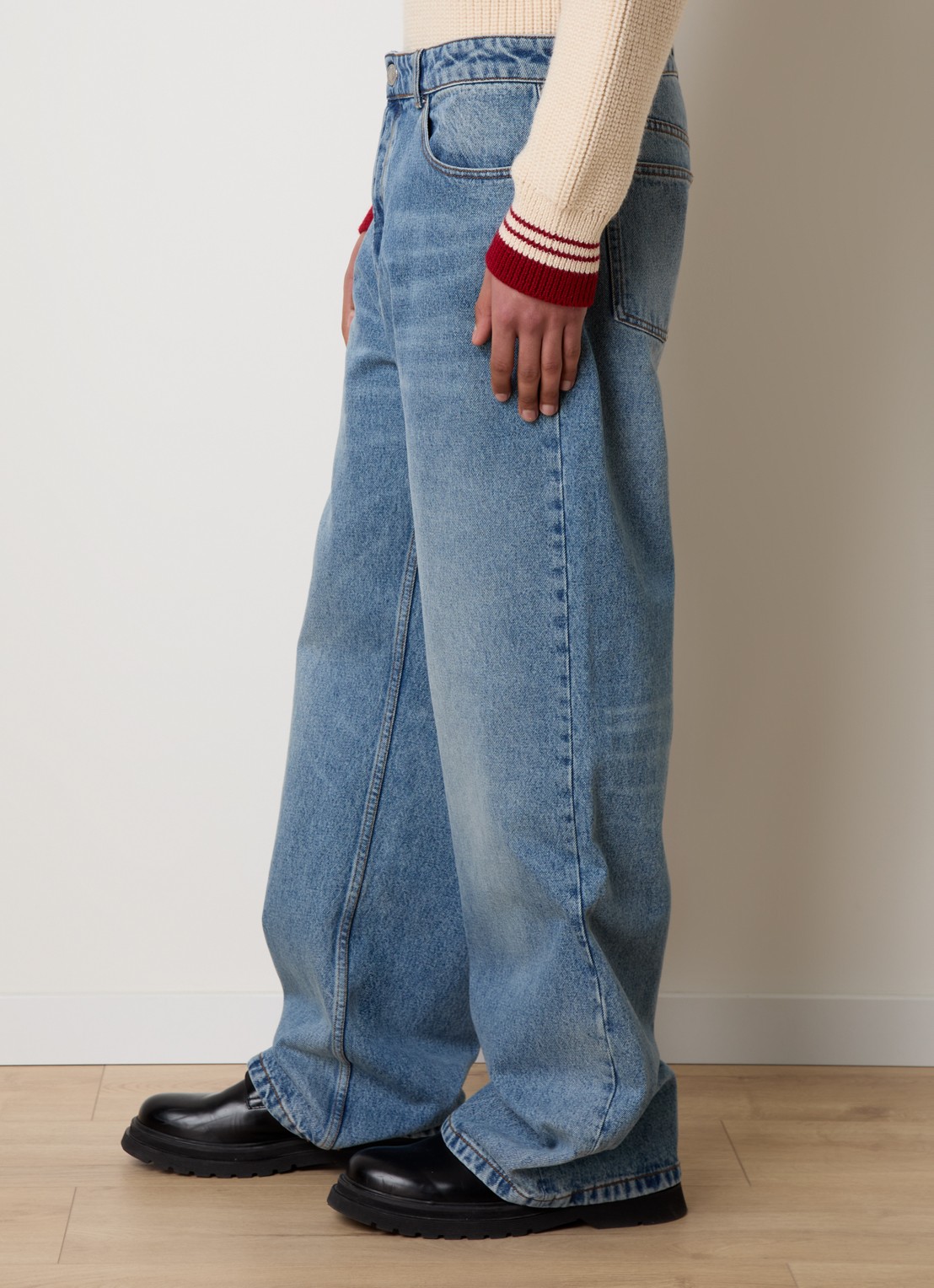 AMI Paris Loose fit jeans met medium wassing - detail 5 indigo