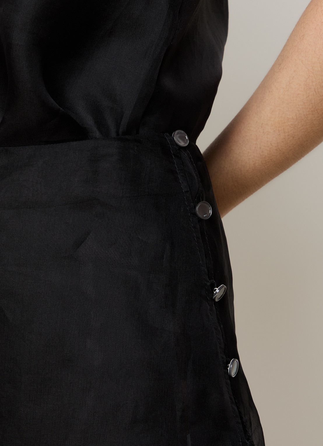AMI Paris Mid waist midi rok van zijde - detail 5 zwart