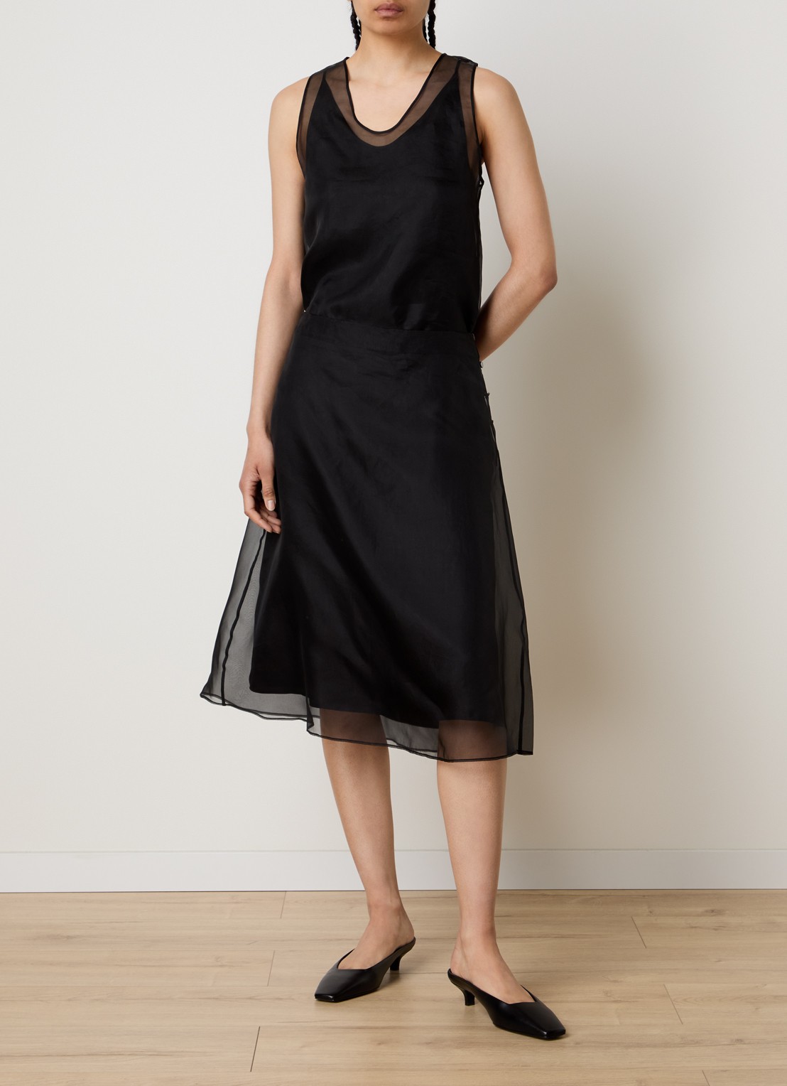 AMI Paris Mid waist midi rok van zijde - voorkant 2 zwart
