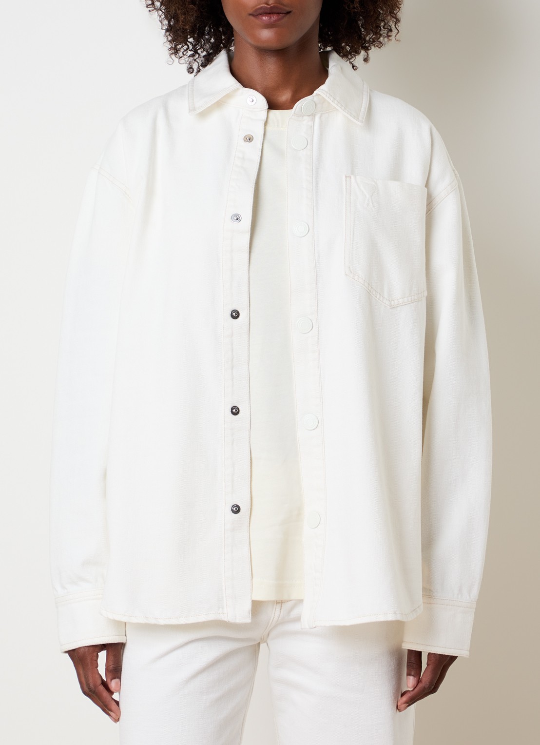 AMI Paris Overshirt met borstzak - detail 3 gebroken wit