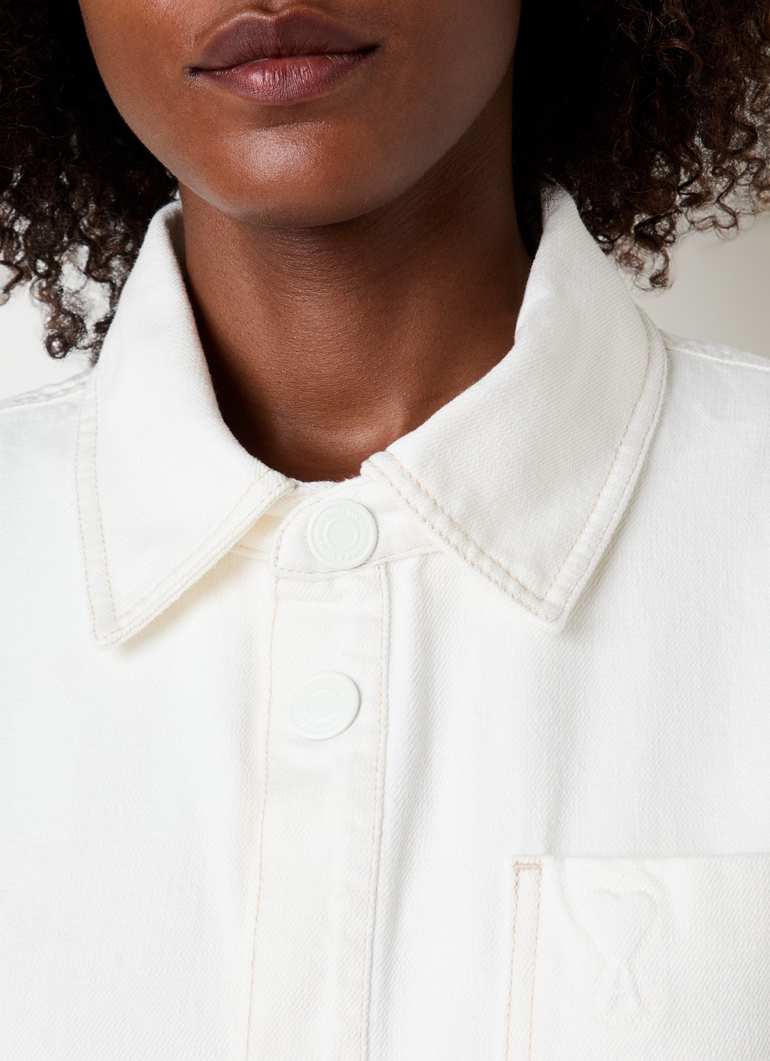 AMI Paris Overshirt met borstzak - detail 4 gebroken wit