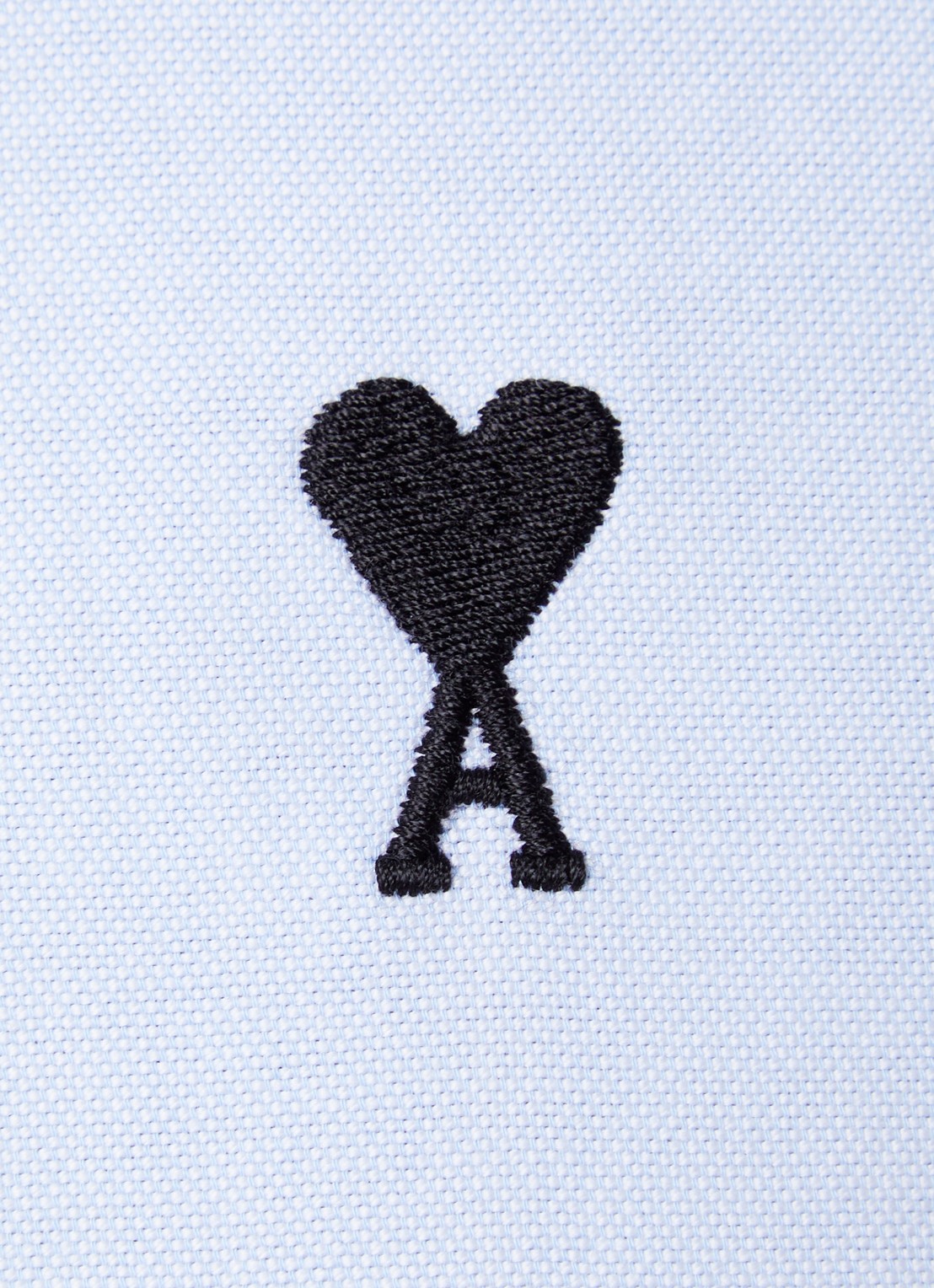 AMI Paris Quota blouse met logoborduring - detail 2 lichtblauw