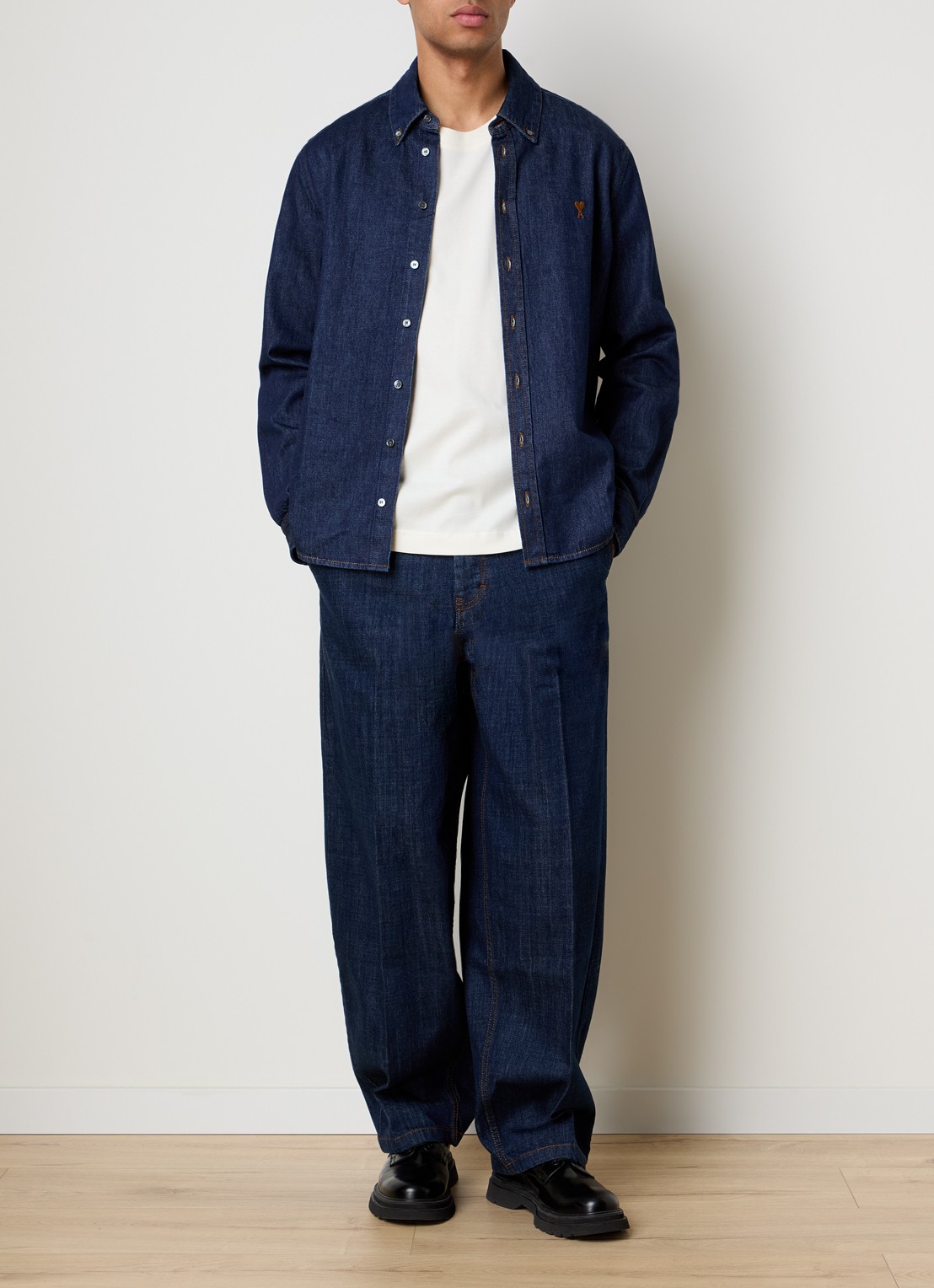 AMI Paris Regular fit overhemd van denim met logo - voorkant 4 indigo