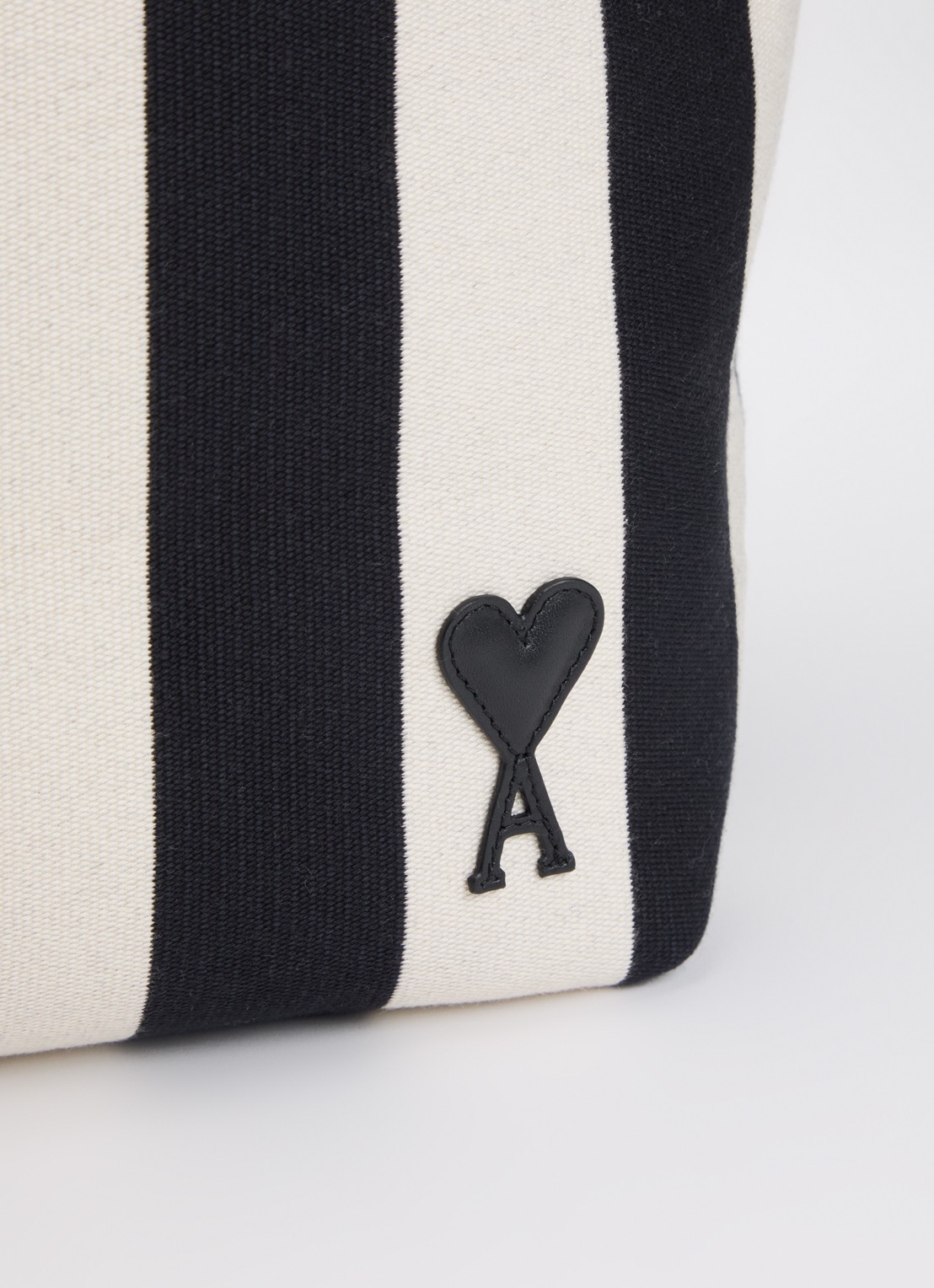 AMI Paris Shopper met streepprint en leren details - detail 5 zwart
